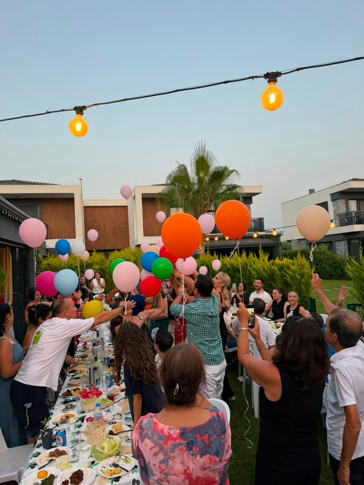 Kanseri Yendi Mutlulugu Arkadaslariyla Balon Ucurarak Kutlad 680997 74A5D0
