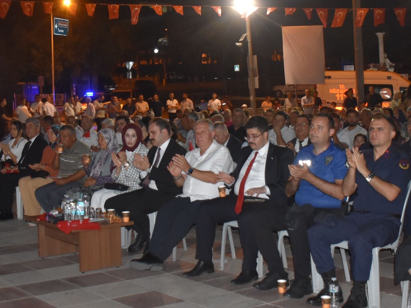 Karacasu 15 Temmuzda Tek Yurek Oldu Cumhuriyet Meydaninda De 678792 0D6518