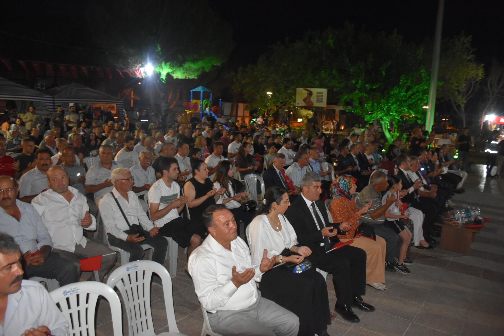 Karacasu 15 Temmuzda Tek Yurek Oldu Cumhuriyet Meydaninda De 678792 674Cc6