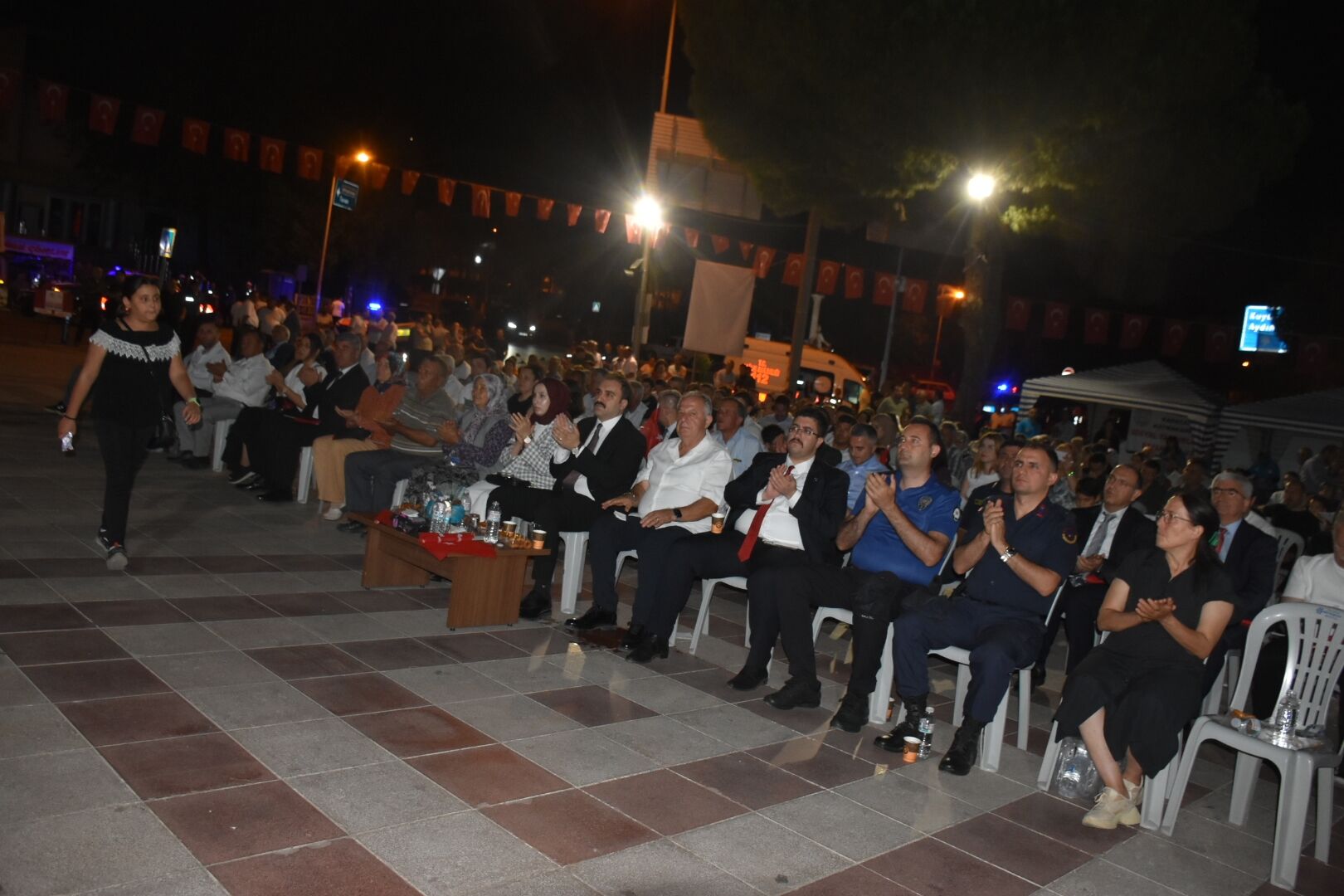 Karacasu 15 Temmuzda Tek Yurek Oldu Cumhuriyet Meydaninda De 678792 A53360