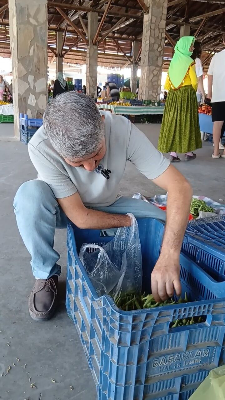 Karacasu Pazarindan Insan Hikayeleri Tek Eliyle Hem Uretiyor 678142 1B25F1