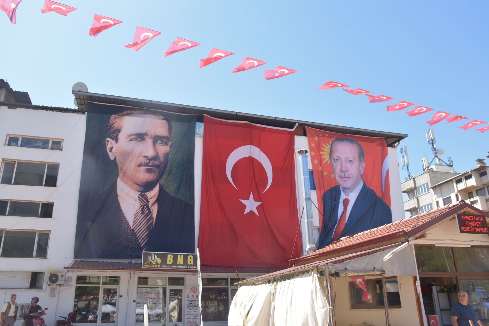 Karacasuda 15 Temmuzda Dikkat Ceken Detay 678982 Eacd45