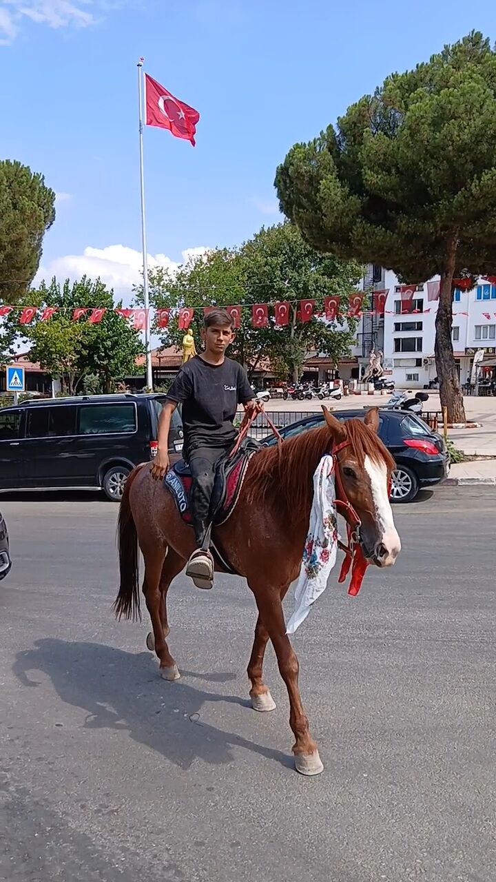 Karacasunun En Kucuk Comlekcisi Sunnet Oldu 681678 180Efd