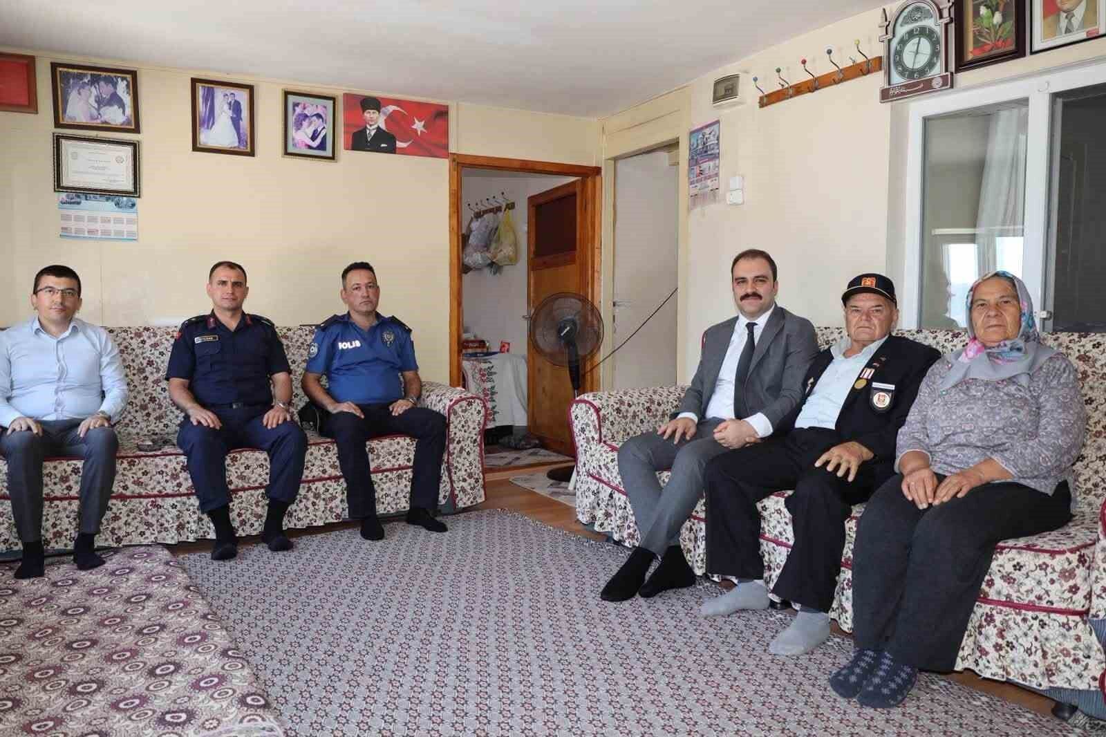 Kaymakam Battal Sehit Ailesi Ve Gaziyi Yalniz Birakmadi 1784700002954 477617