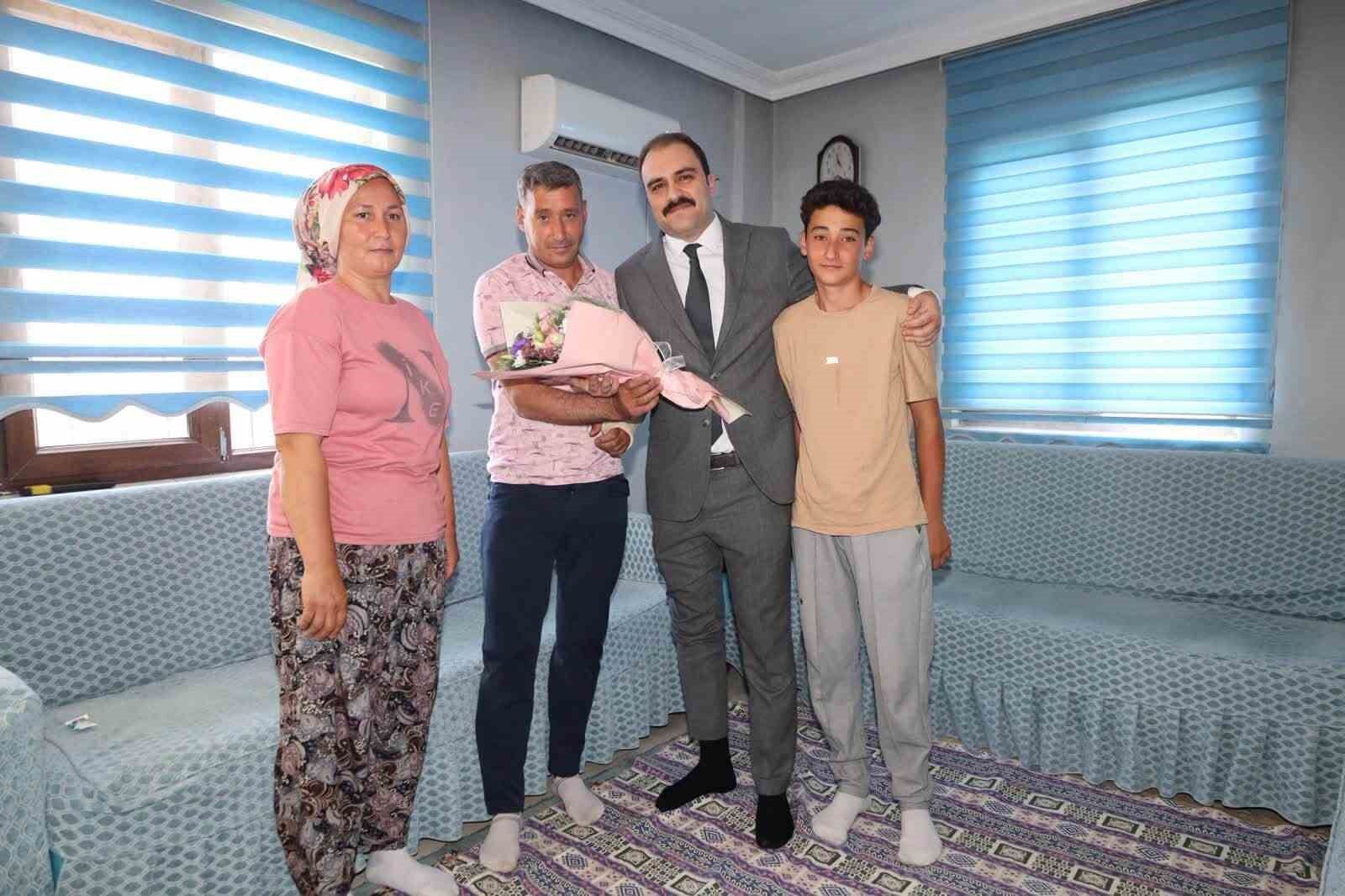 Kaymakam Battal Sehit Ailesi Ve Gaziyi Yalniz Birakmadi 1784700006511 48269