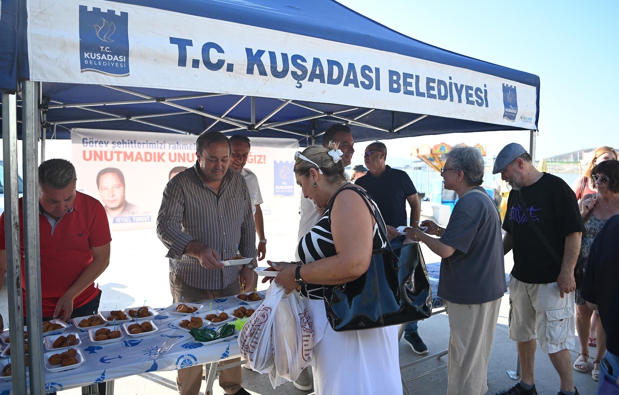 Kusadasi Belediyesi Gorev Sehitlerini Unutmadi 676700 5313Dc