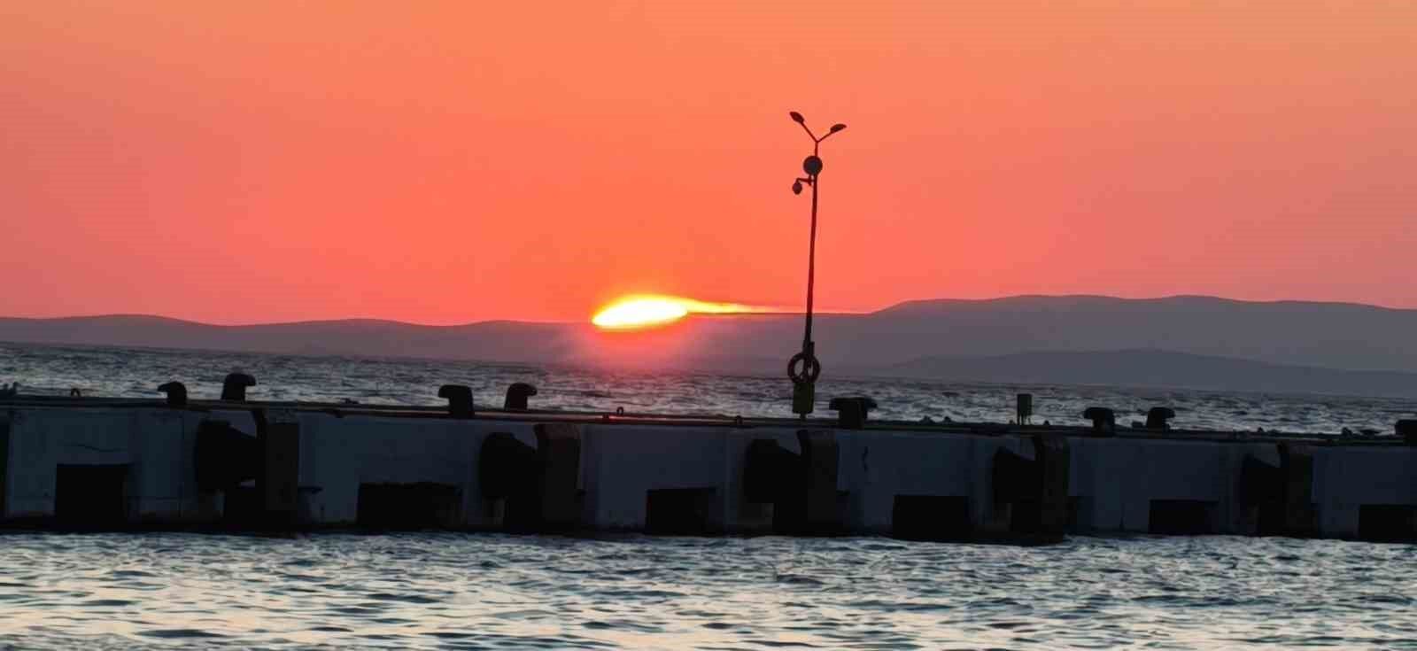 Kusadasi Gun Batiminda Kizila Boyaniyor 1783666809865 544548