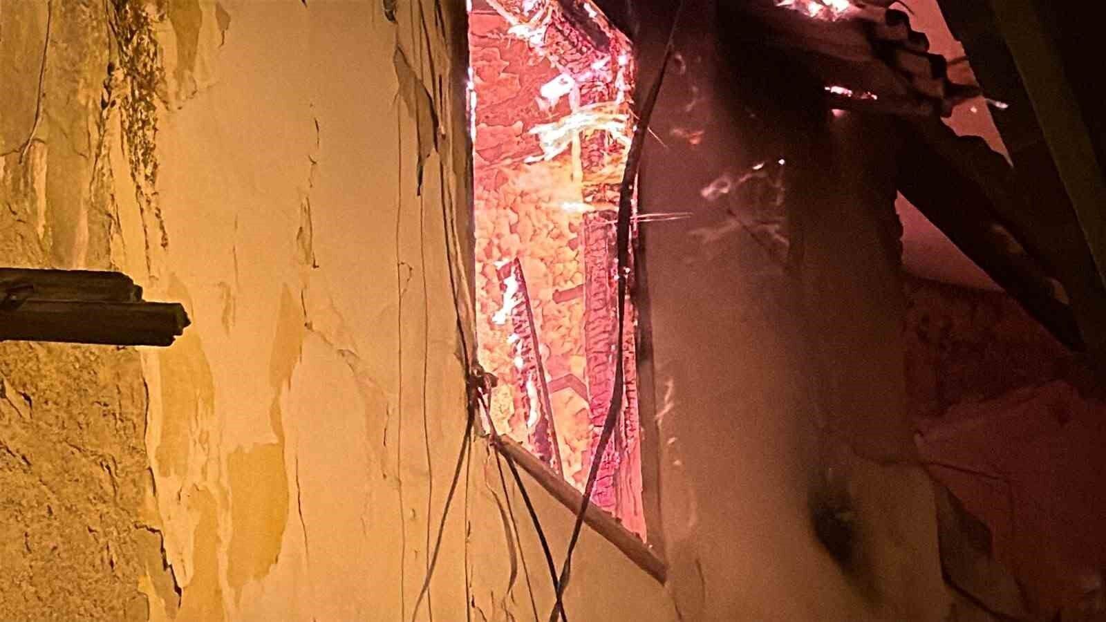 Kusadasi Nda Gece Yarisi Korkutan Yangin Yanlis Parklar Itfaiyeyi Geciktirdi 1783232405626 193966