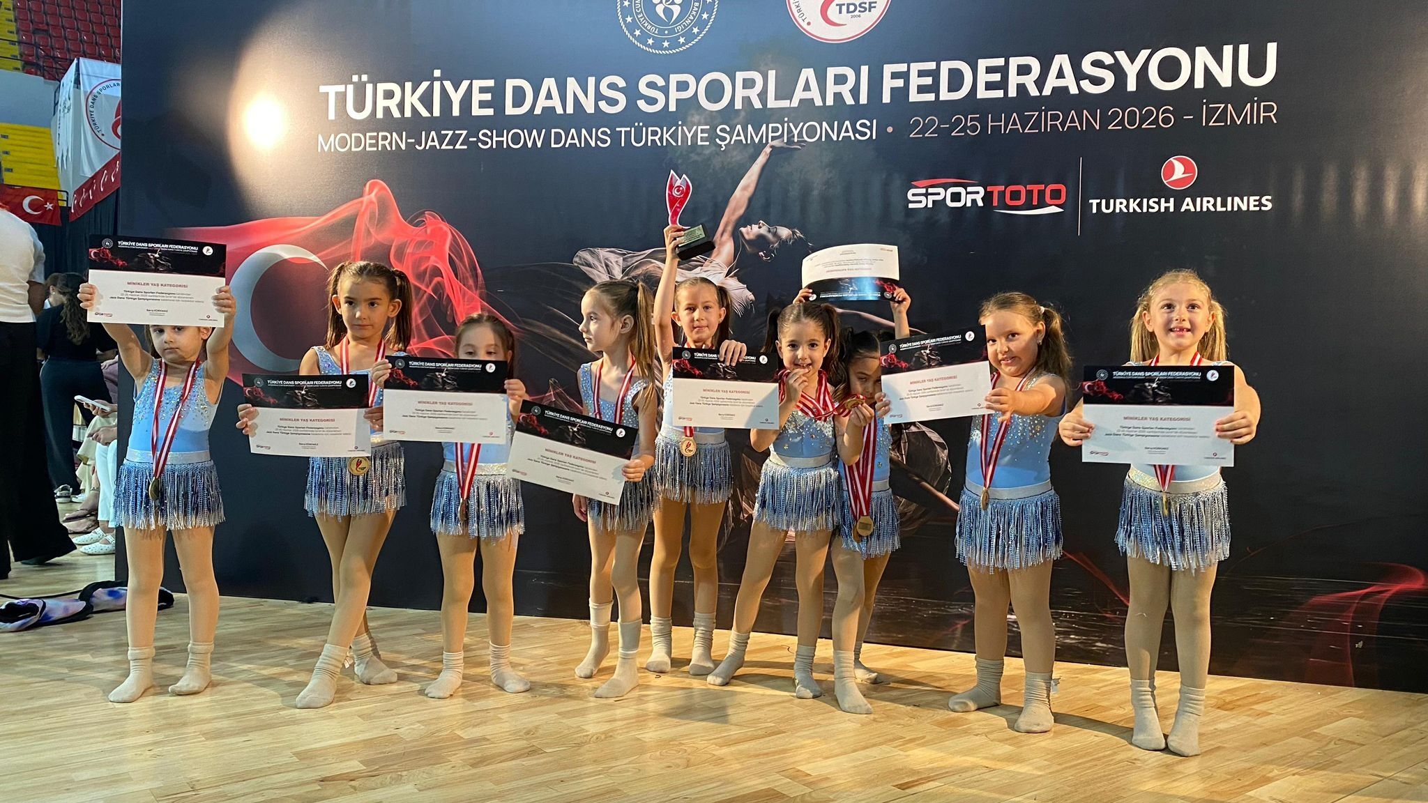 Kusadasinin Altin Kizlarindan Turkiye Sampiyonlugu Geldi 675313 226C86