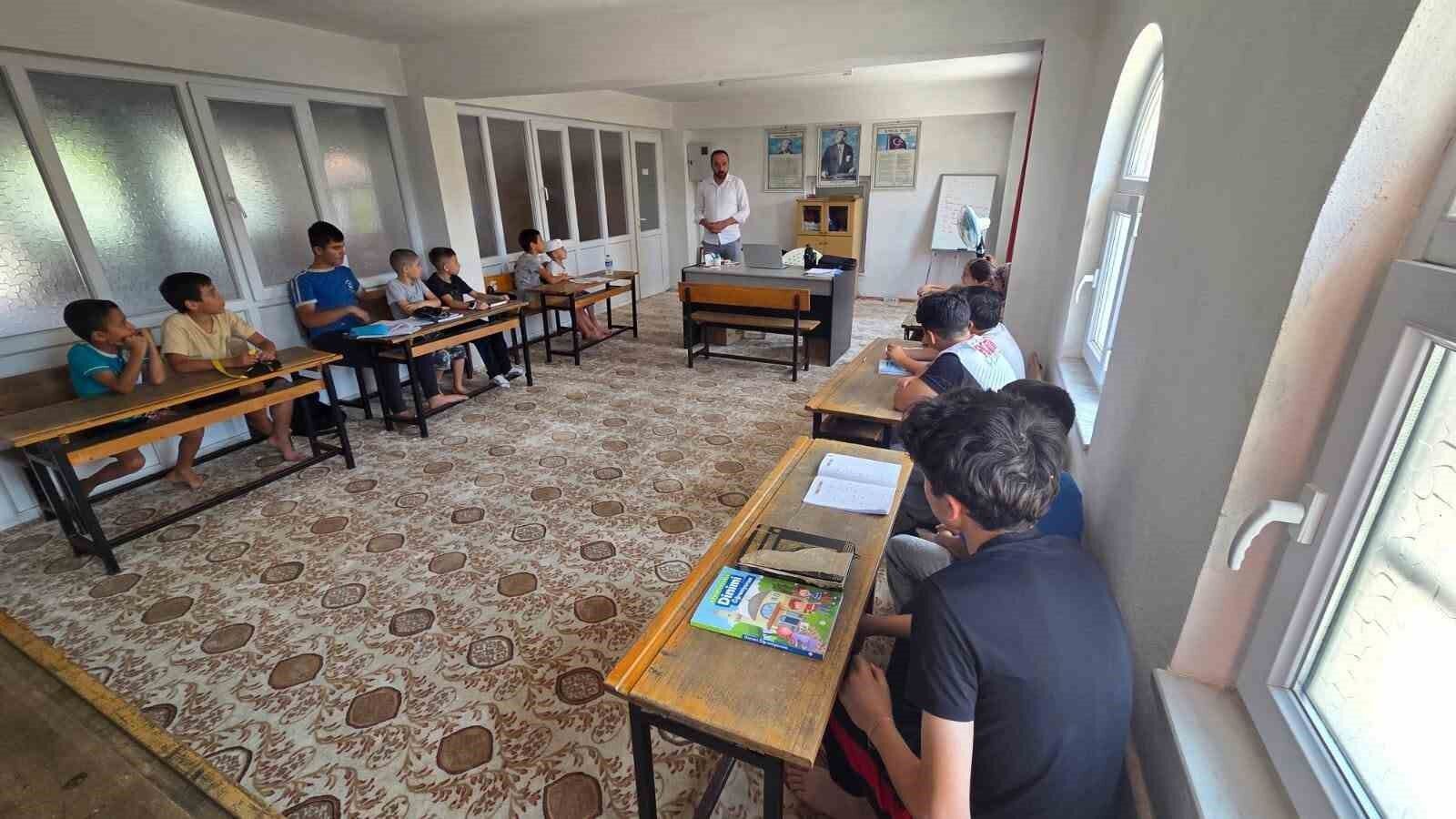 Kuyucak Ta Yaz Kur An Kursu Ogrencilerine Rehberlik Seminerleri 1784873407620 441885