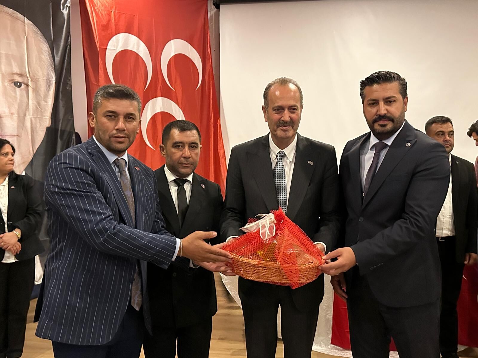 Mhp Incirliovadan Govde Gosterisi Ozdemir Guven Tazeledi 679856 028782