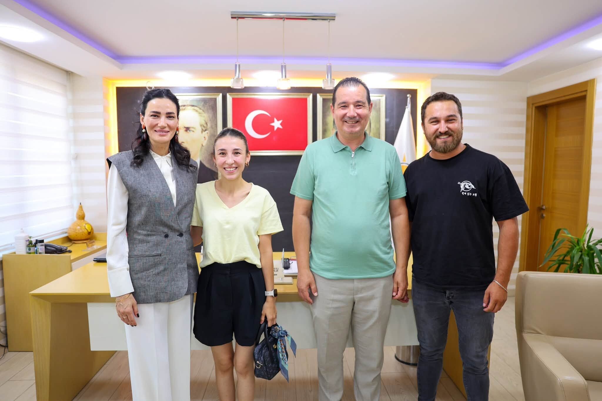 Milletvekili Saribastan Efelerde Gonul Bulusmasi 676195 Cb6819