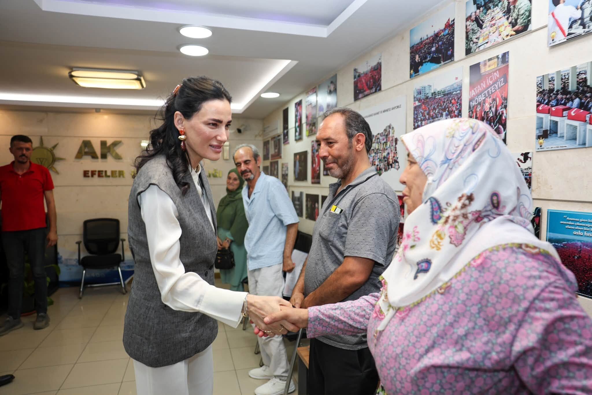 Milletvekili Saribastan Efelerde Gonul Bulusmasi 676195 F15366
