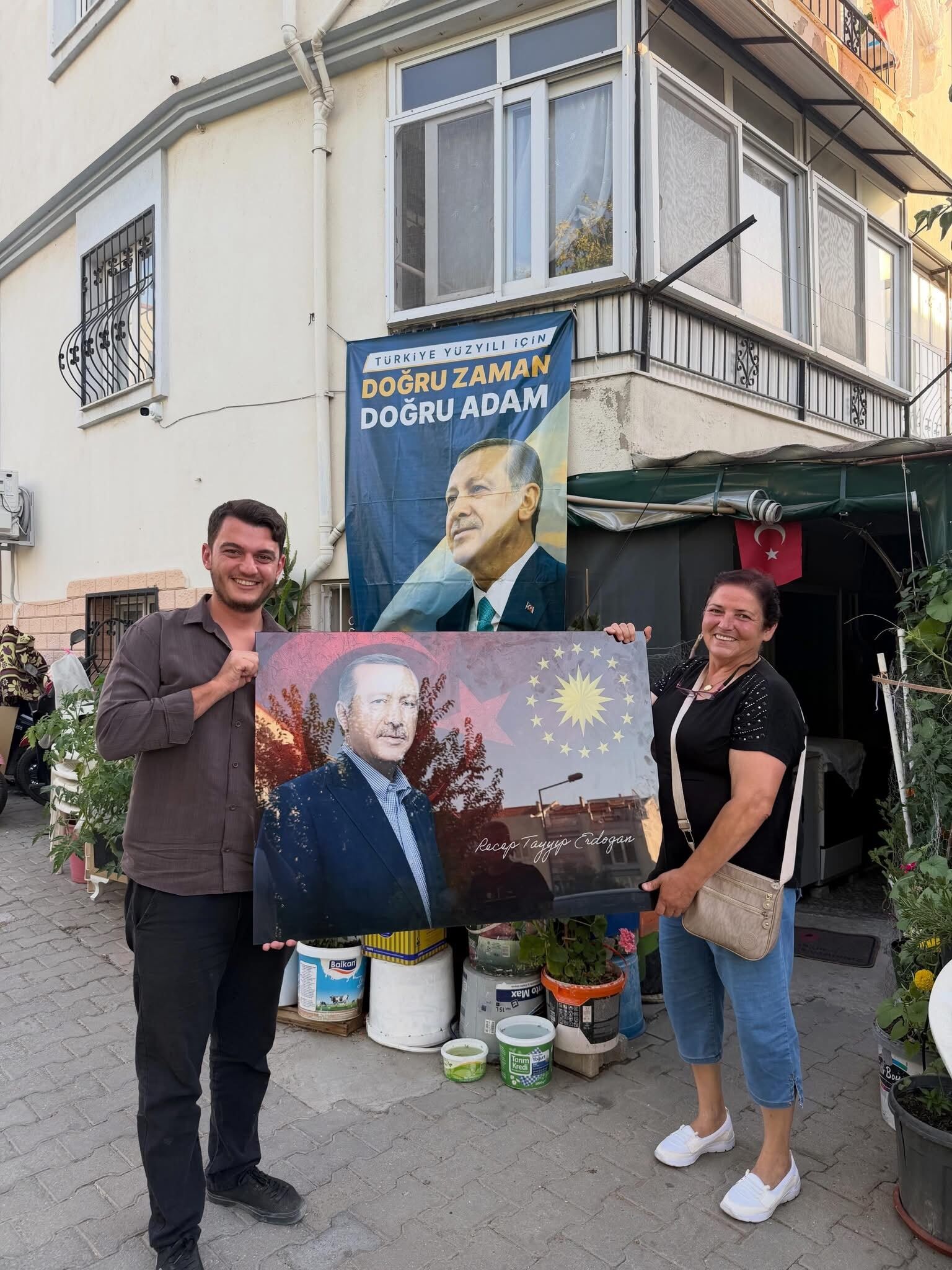 Milletvekili Saribastan Erdogan Sevgisine Anlamli Jest 679038 E314Eb