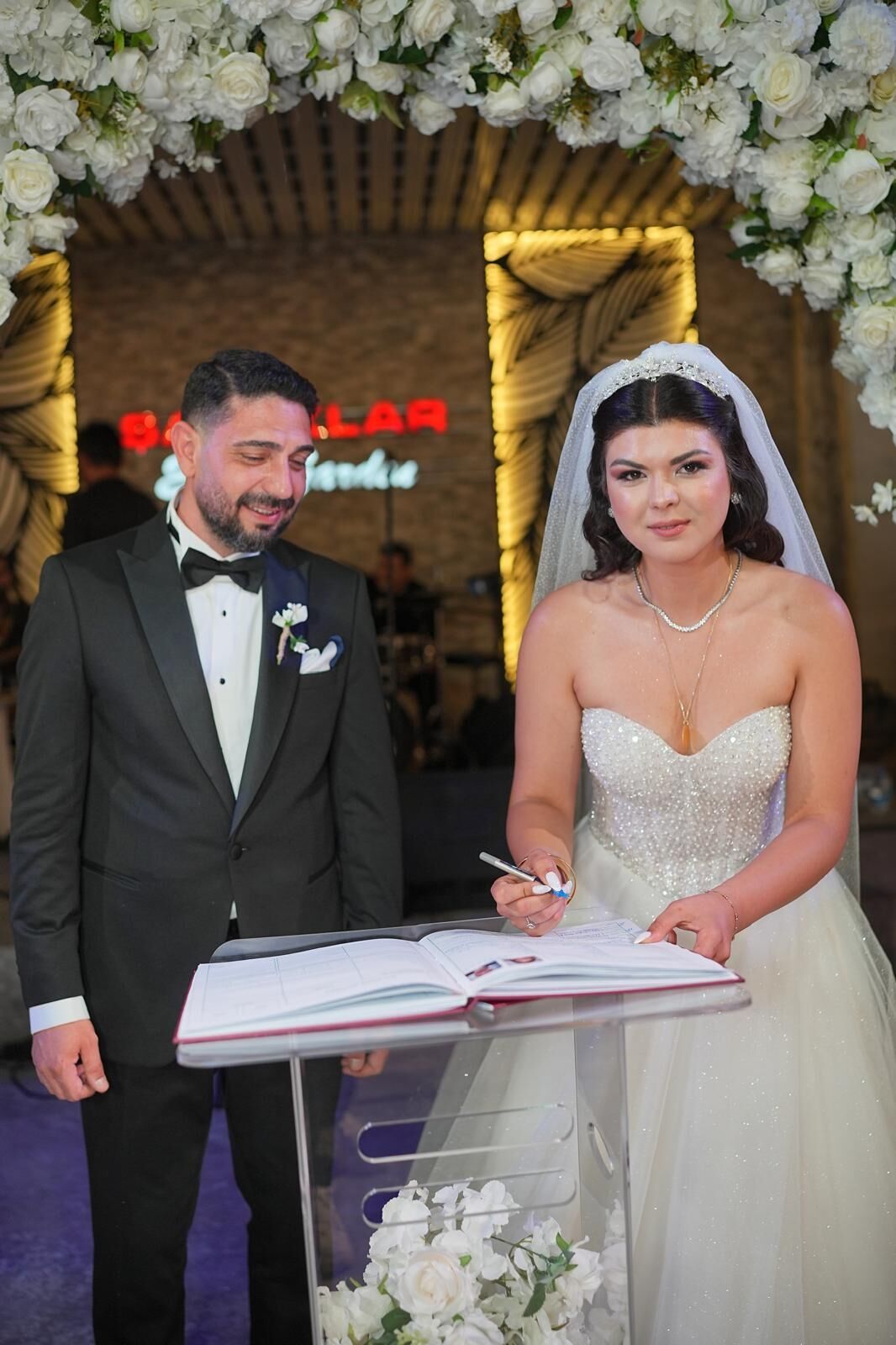 Mubeccel Ve Melihten Unutulmaz Dugun Mutluluklarini Sevdikle 678888 2851A9