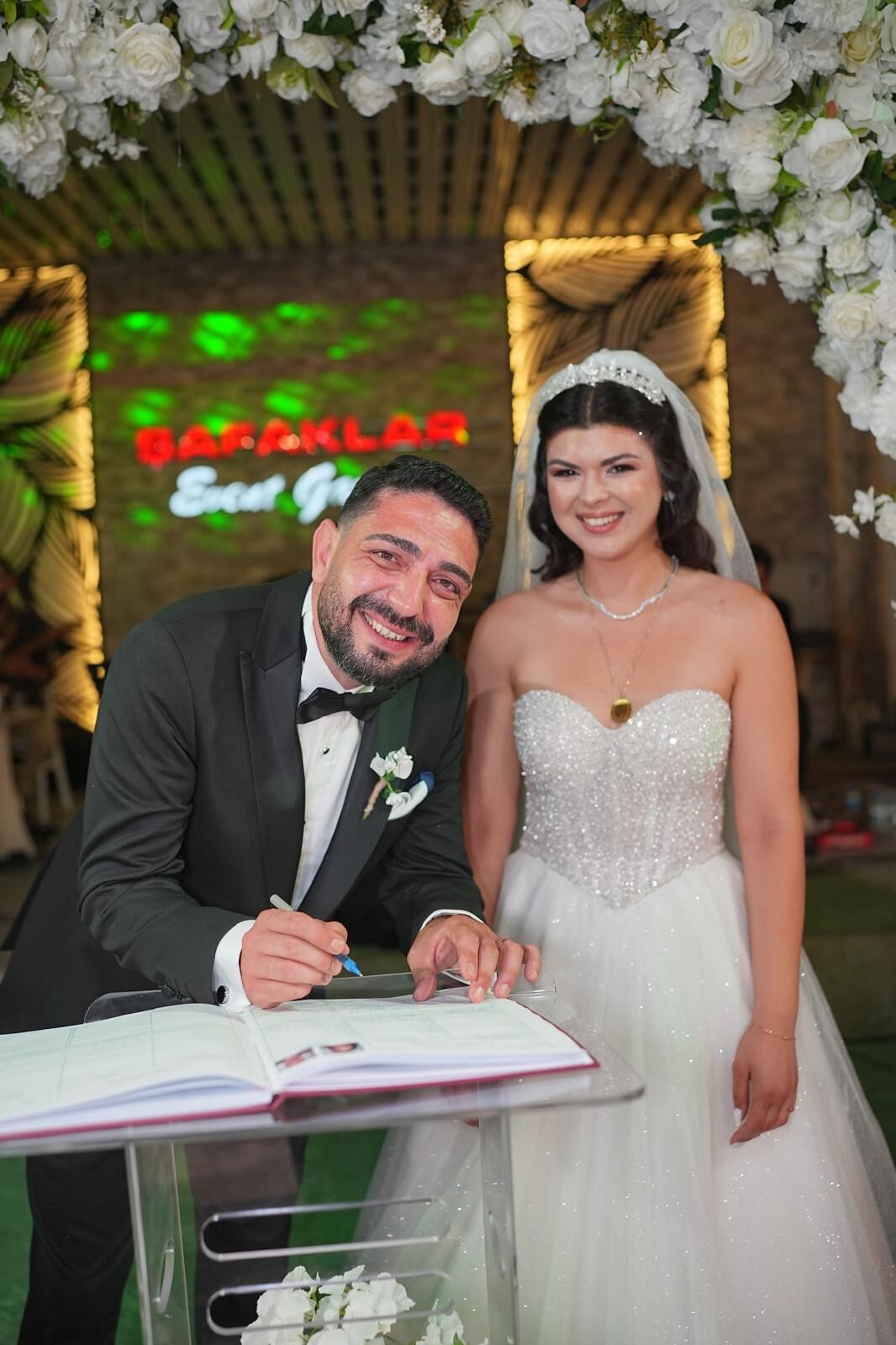 Mubeccel Ve Melihten Unutulmaz Dugun Mutluluklarini Sevdikle 678888 Fc3A29