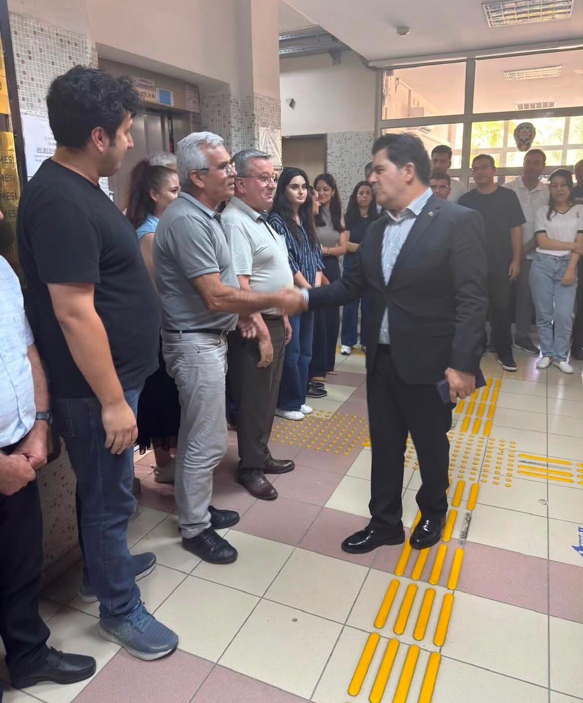 Nazilli Adliyesinde Duygusal Anlar Dilsiz Cifti Vedalasti 677355 557759