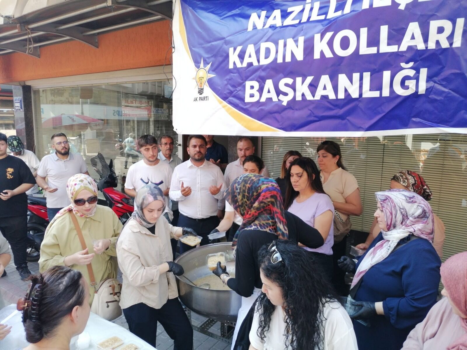 Nazilli Ak Parti Kadin Kollarindan Asure Hayri 677213 3D827A