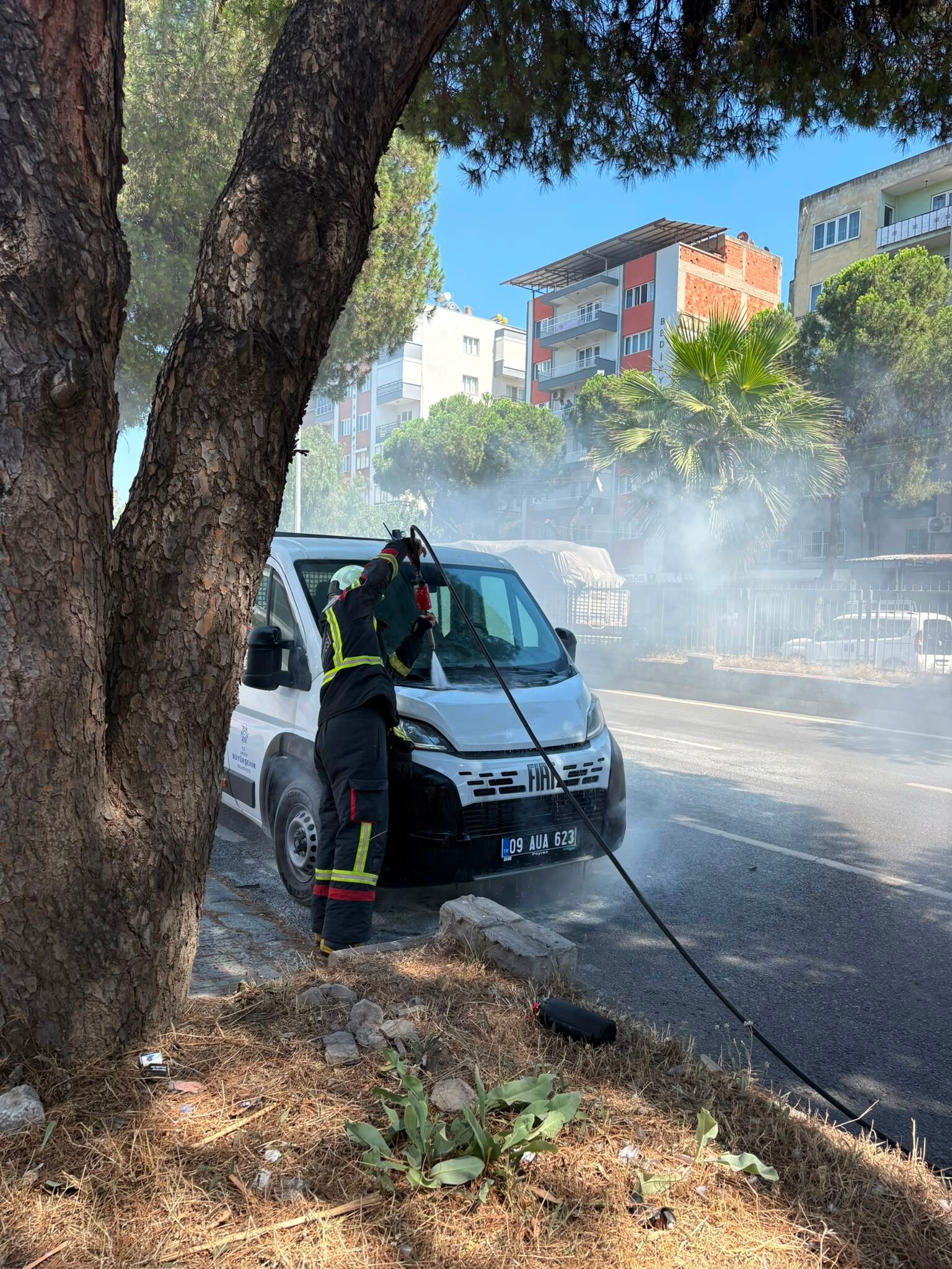 Nazillide Korkutan Yangin Seyir Halindeki Belediye Kamyoneti 677715 E47656