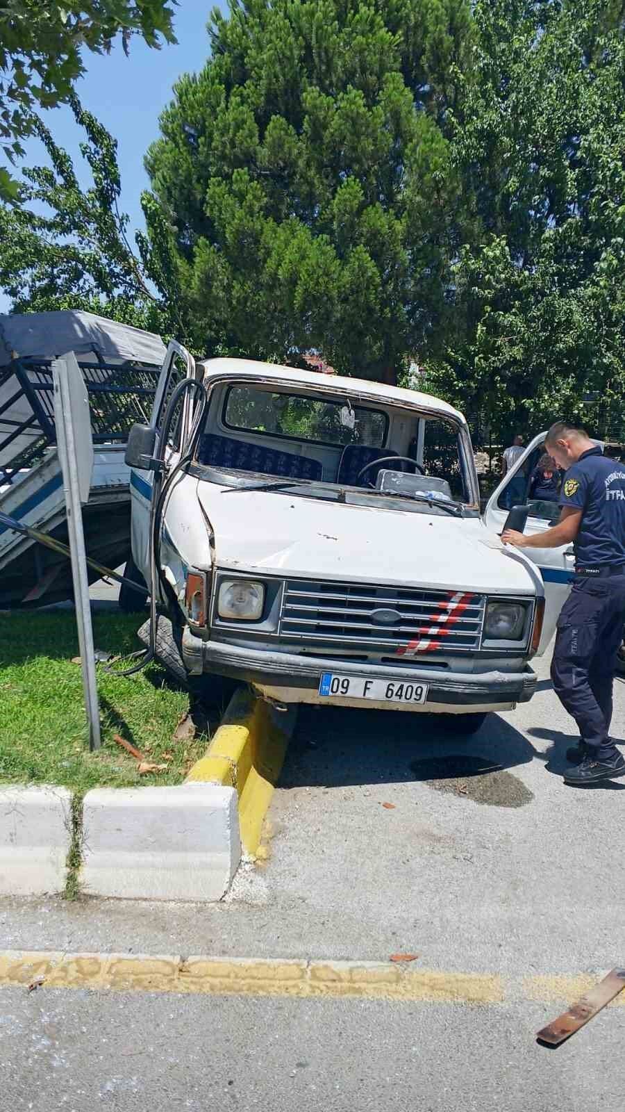 Otomobille Carpisan Kamyonet Refuje Cikti 1 Yarali 1784549404438 787929