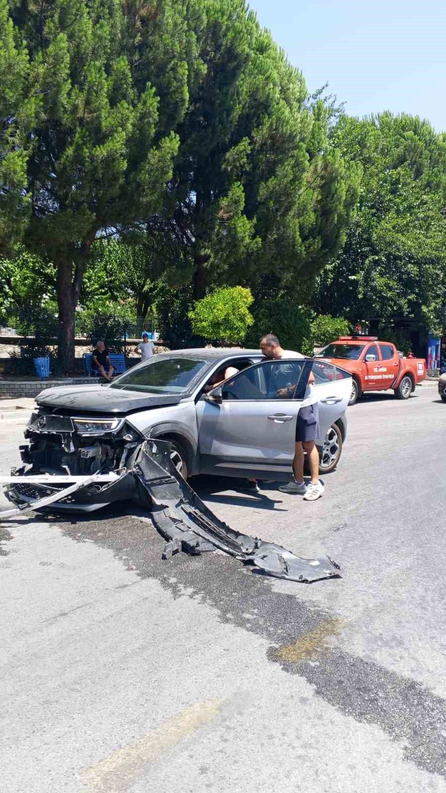 Otomobille Carpisan Kamyonet Refuje Cikti 1 Yarali 1784549405400 649299