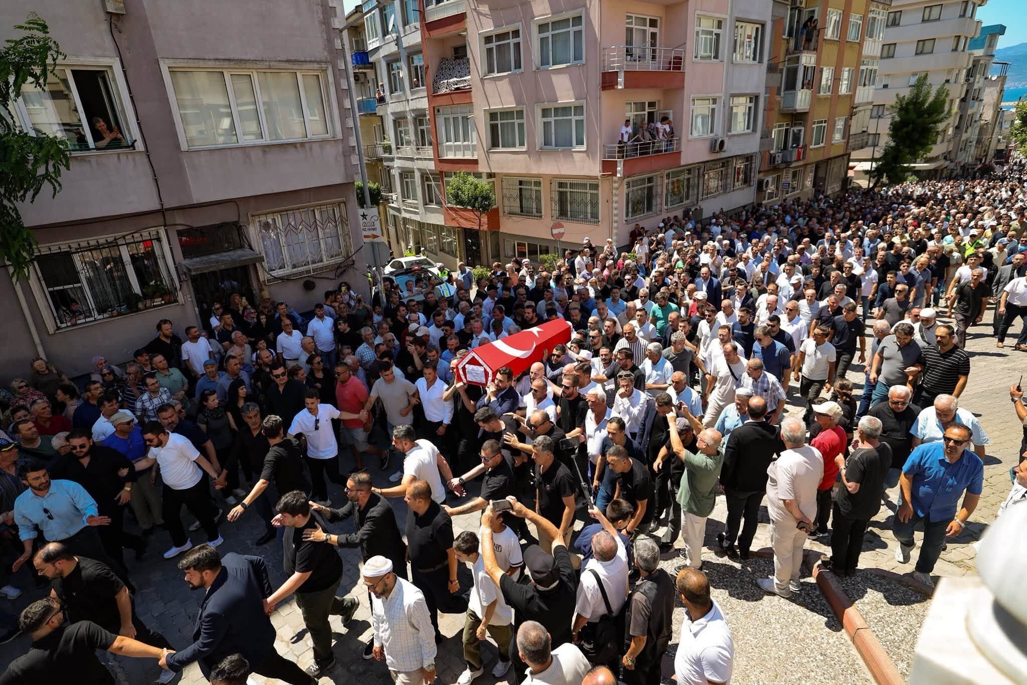Saribas Oztaylanin Cenaze Torenine Katildi 677507 97Fd43
