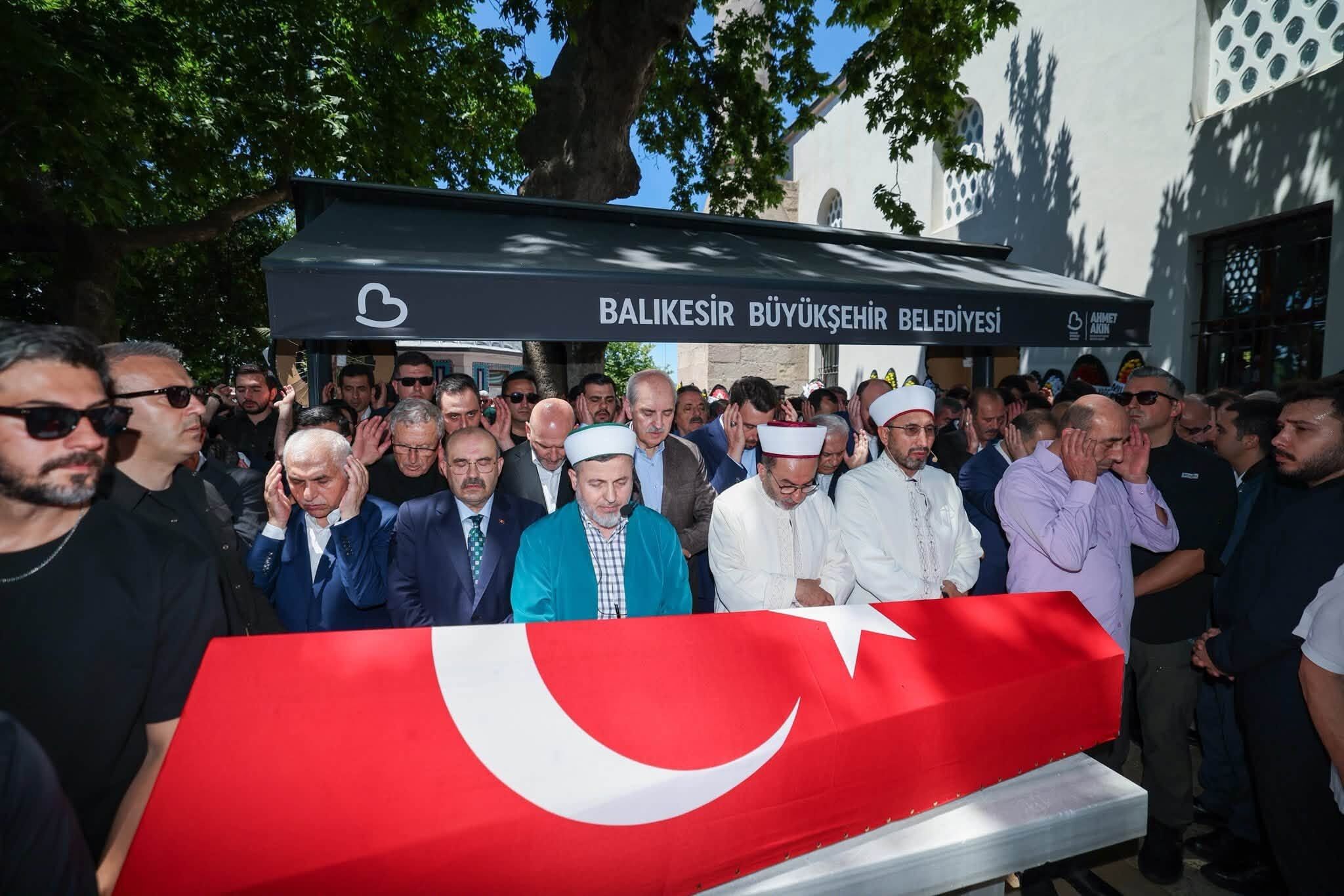 Saribas Oztaylanin Cenaze Torenine Katildi 677507 9B6E33