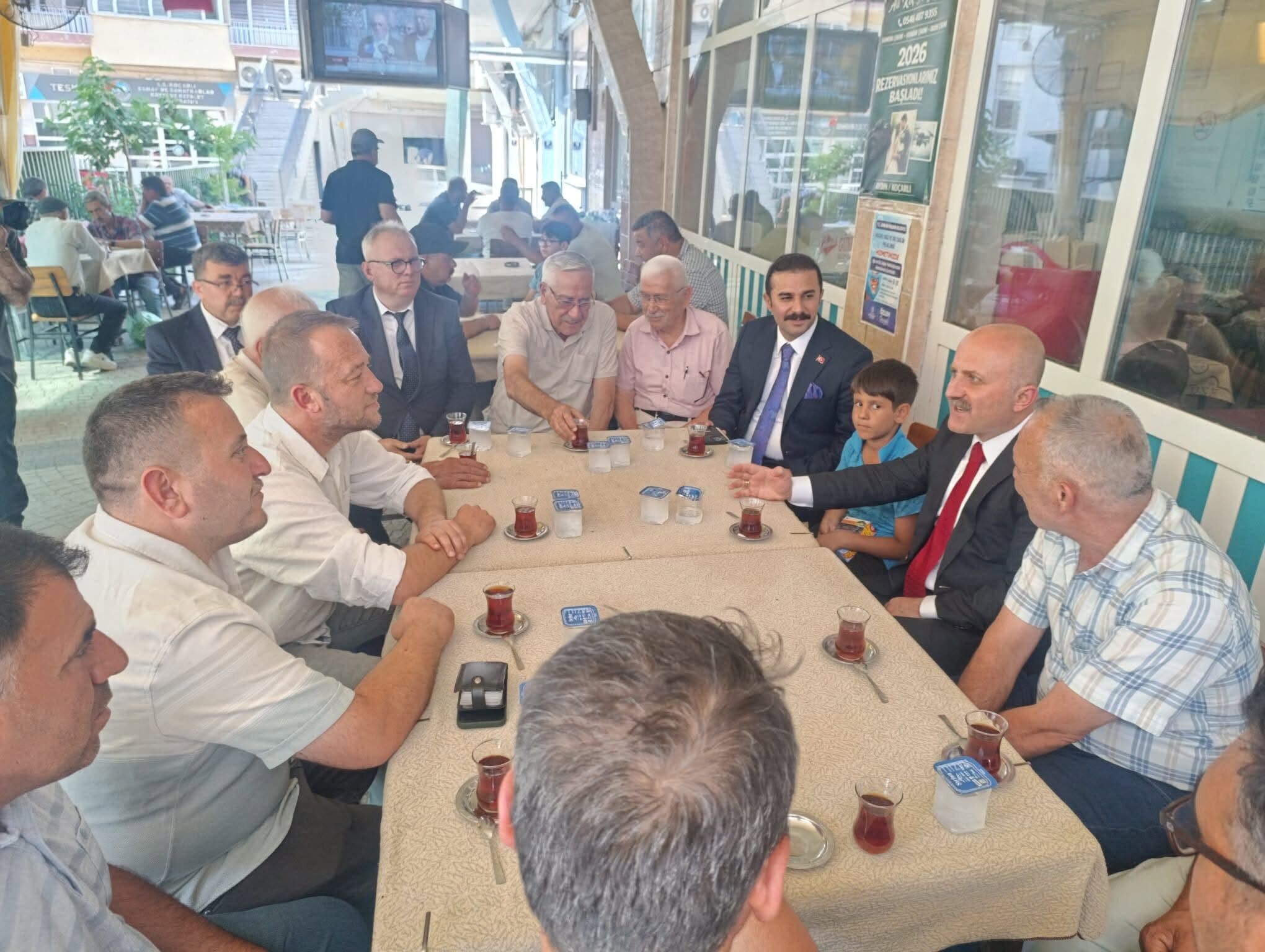 Vali Osman Varoldan Kocarli Ziyareti Esnaf Ve Vatandaslarla 677503 7E7878