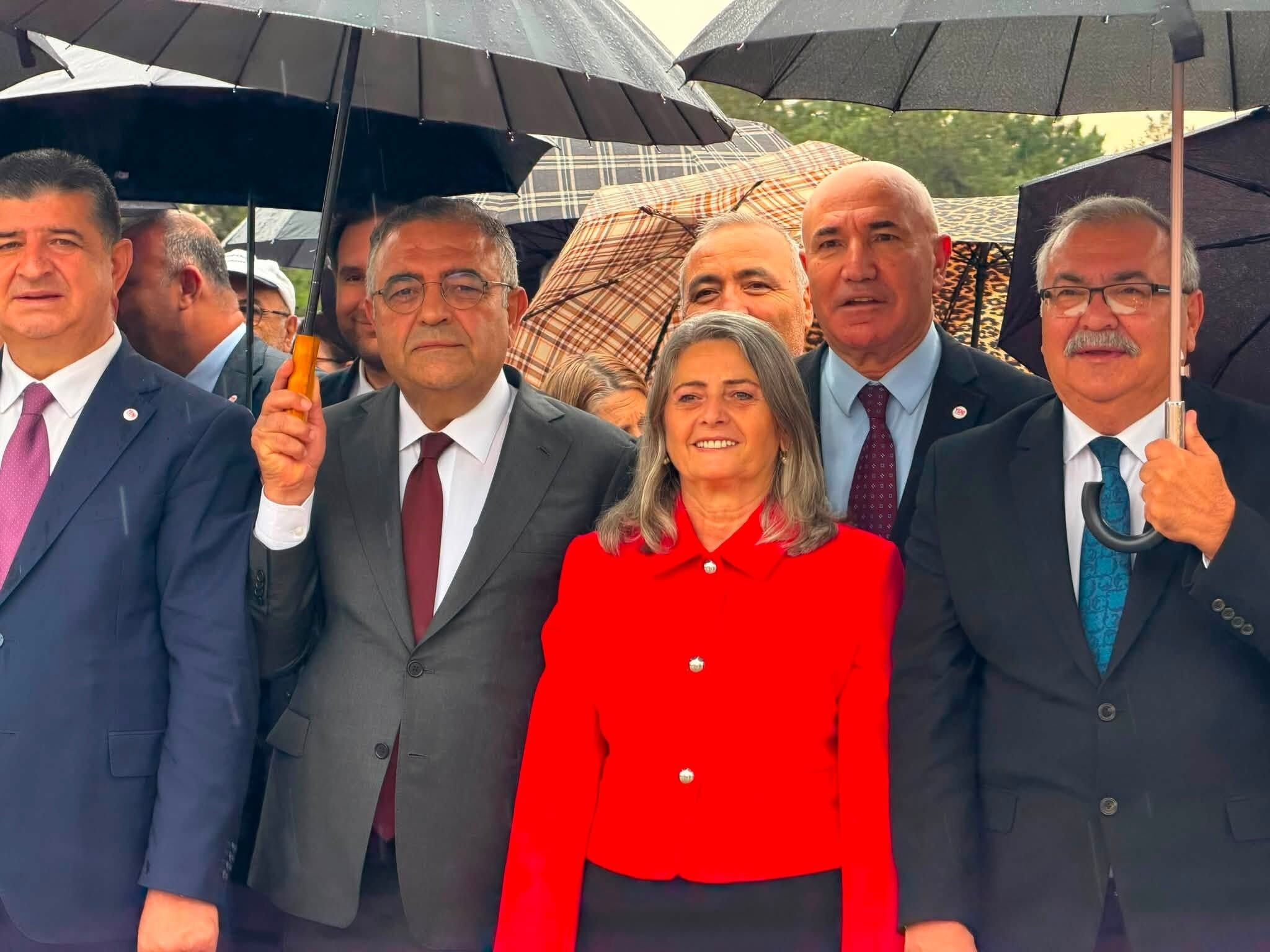 Yeni Partinin Ilk Duragi Anitkabir Oldu 681294 2B2242