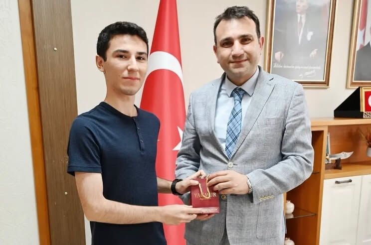 Yksde Aydini Gururlandirdilar 681726 4E72B0