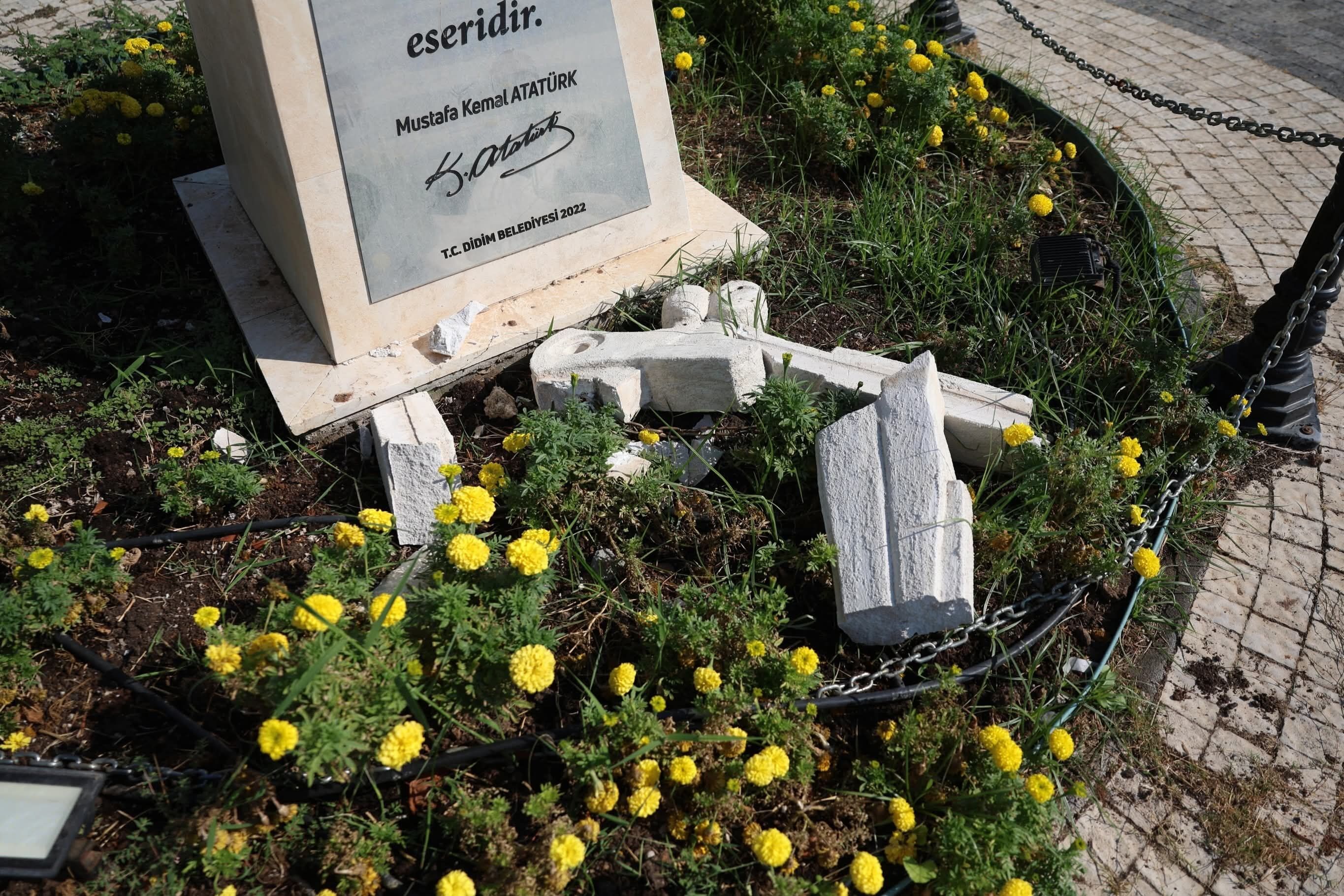 8 Mart Emekci Kadinlar Parkindaki Buste Zarar Verildi 684319 Be324D