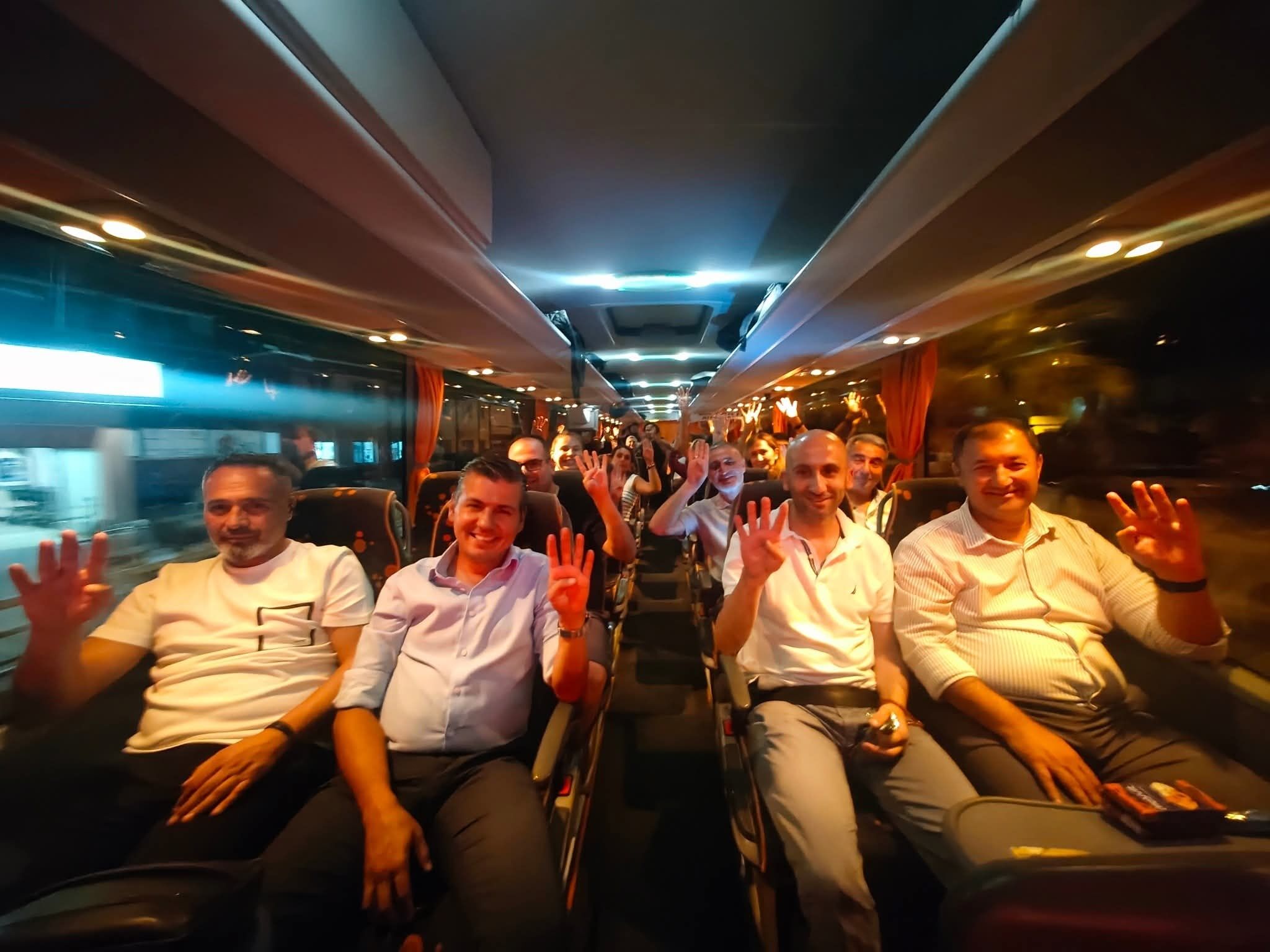 Ak Parti Kusadasi 25 Yil Coskusu Icin Ankara Yolunda 685763 5D7468