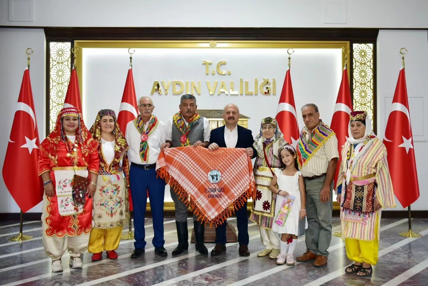 Aydin Efelerinden Vali Varola Yoresel Ziyaret 686686 5Dea0D