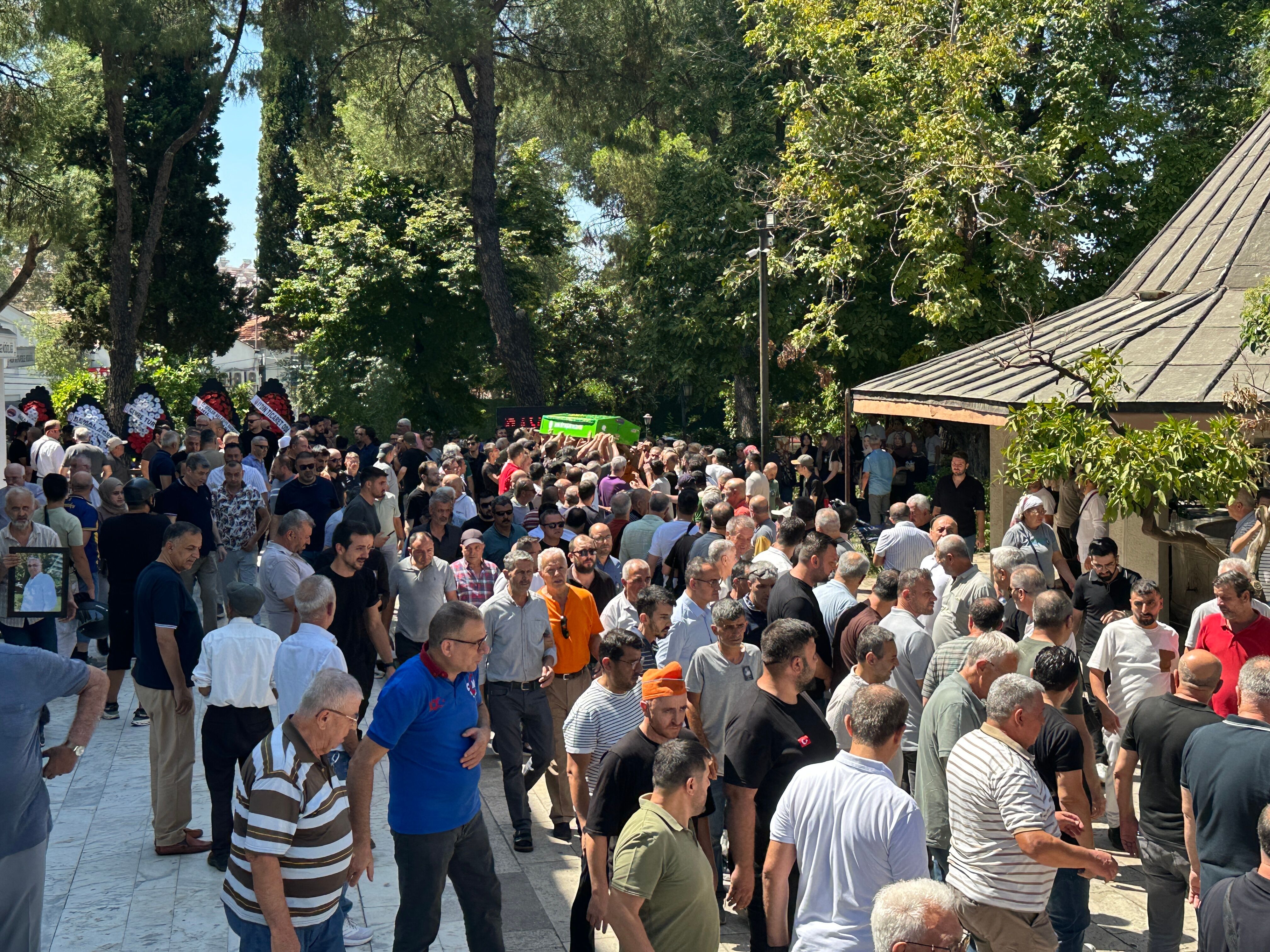 Aydinda Aci Veda Kazim Tutuncuoglu Esinin Yanina Defnedildi 689128 5A0578