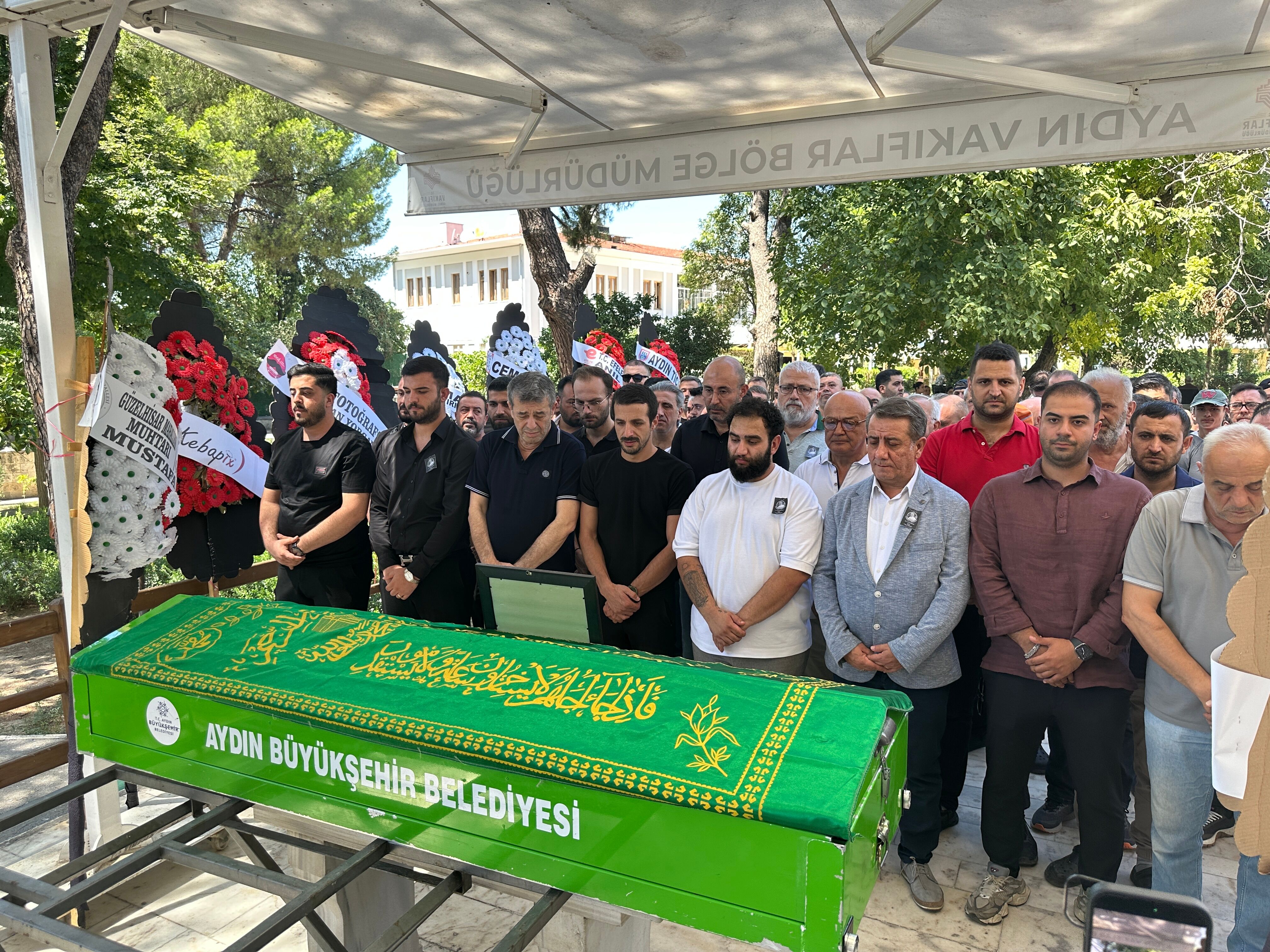 Aydinda Aci Veda Kazim Tutuncuoglu Esinin Yanina Defnedildi 689128 F19D16
