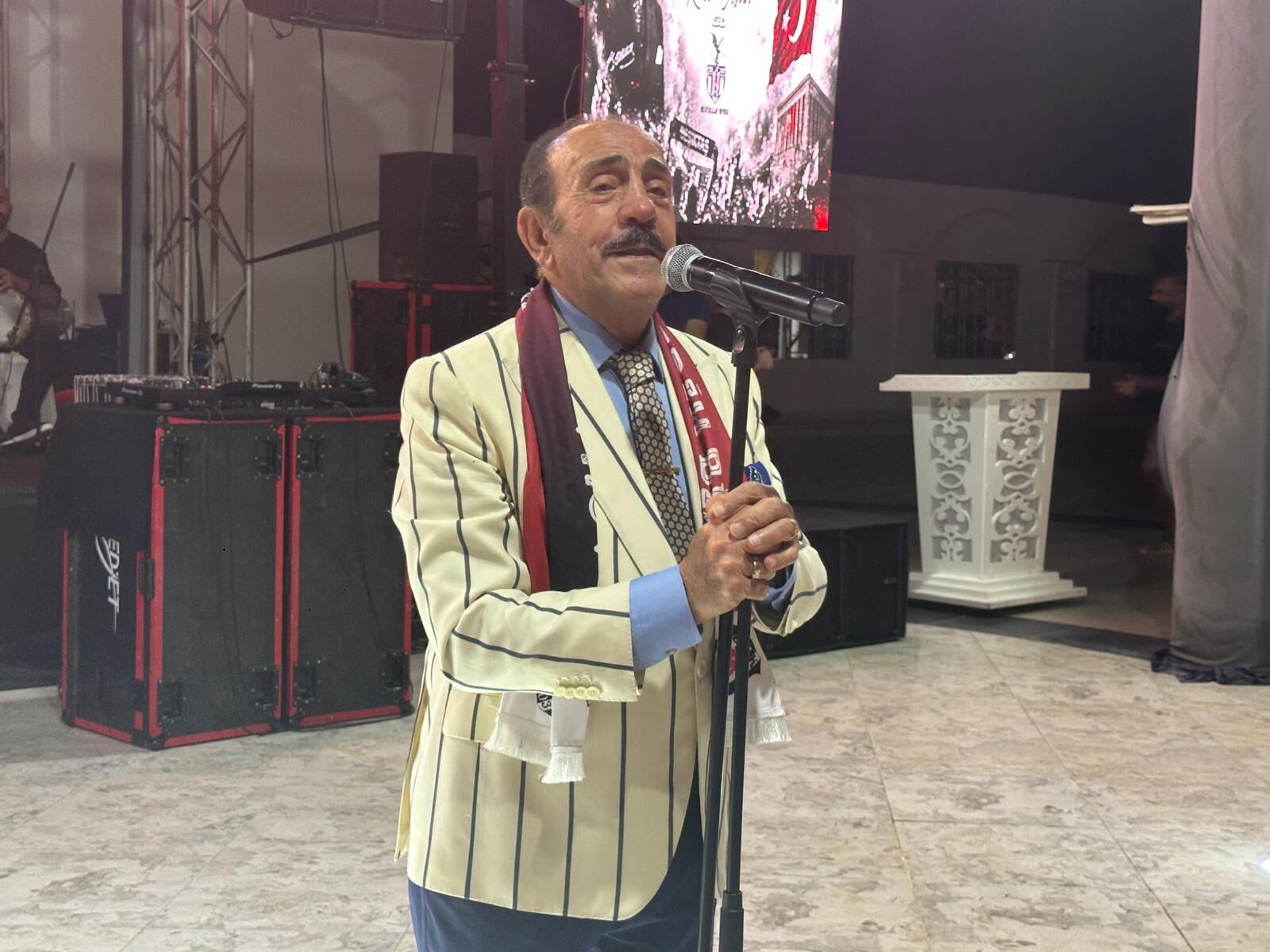 Aydinda Besiktas Ruzgari Mustafa Keserle Unutulmaz Gece 688218 91295D