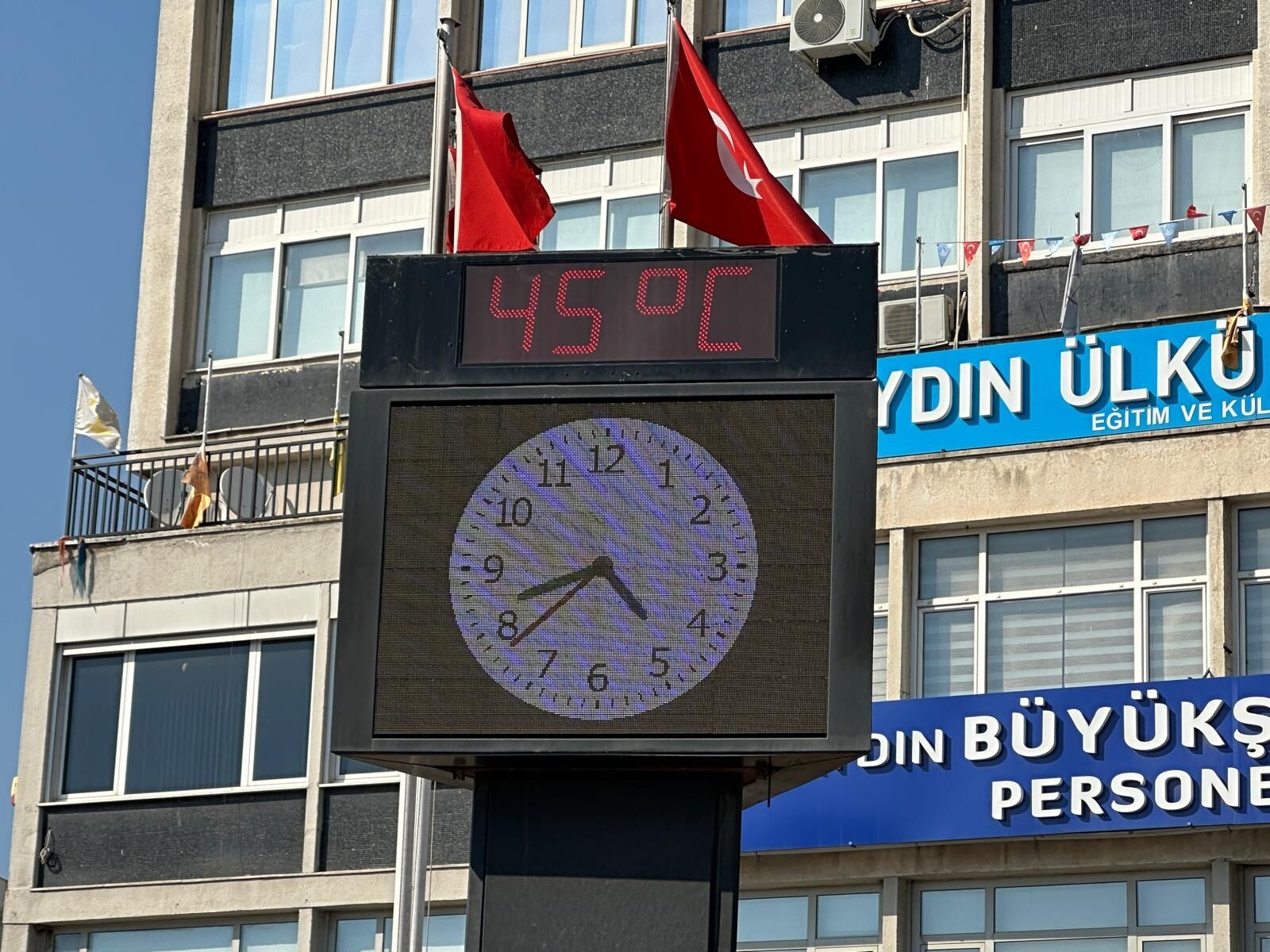 Aydinda Termometre 45 Dereceyi Gosterdi 687539 E6737F