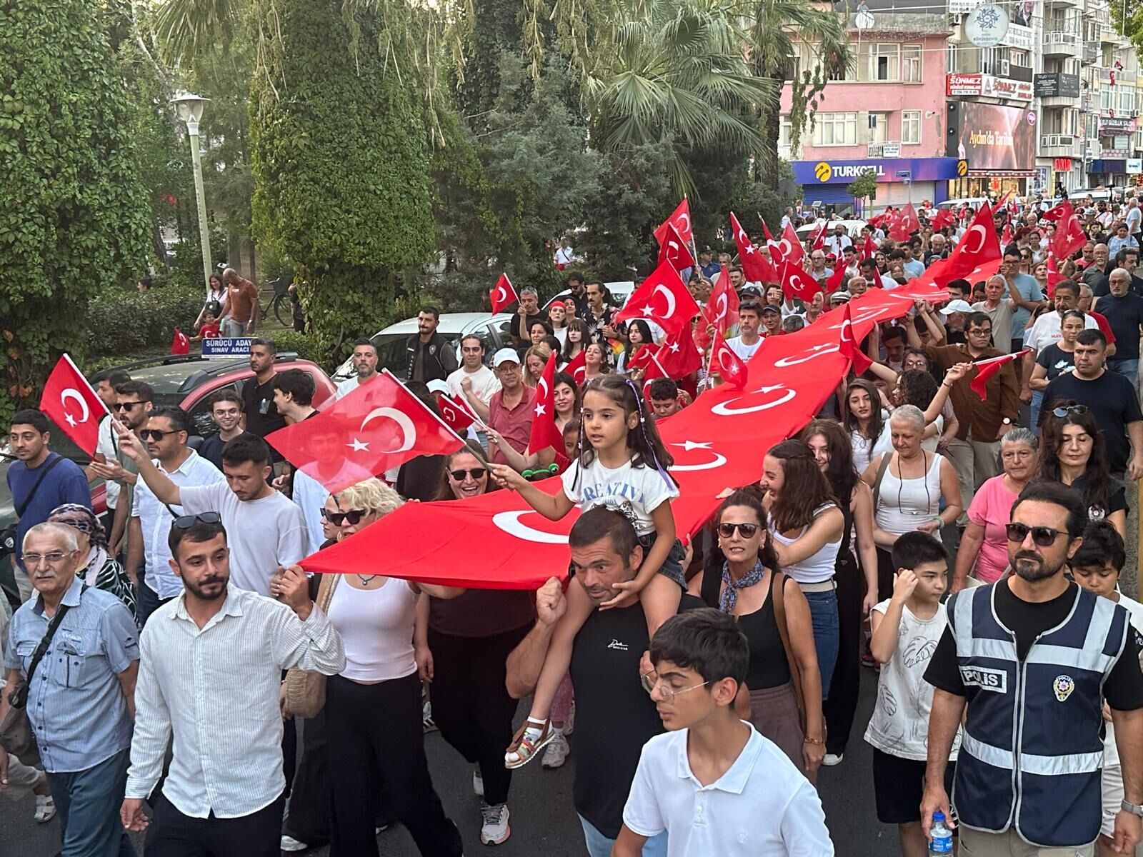 Aydinda Zafer Yuruyusu Duzenlendi 689006 Ee1E61