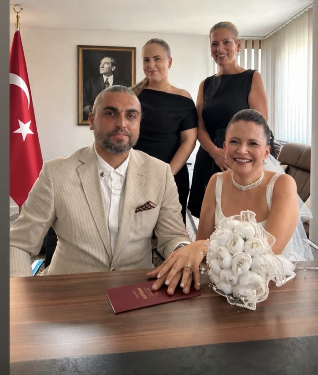 Aydinli Mudur Arzu Akar Baba Ocagi Kosovada Evlendi 688926 E17C76