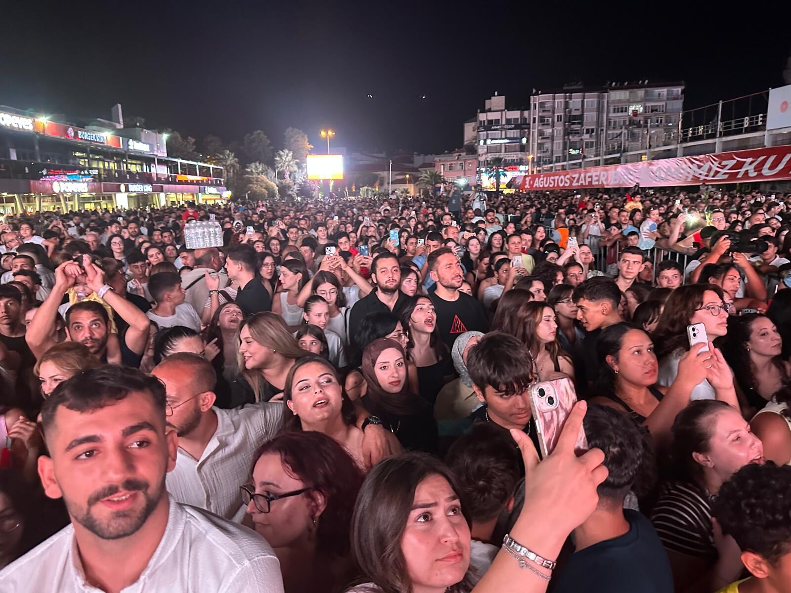 Aydinlilar Mert Demir Ile Costu 689008 83254C