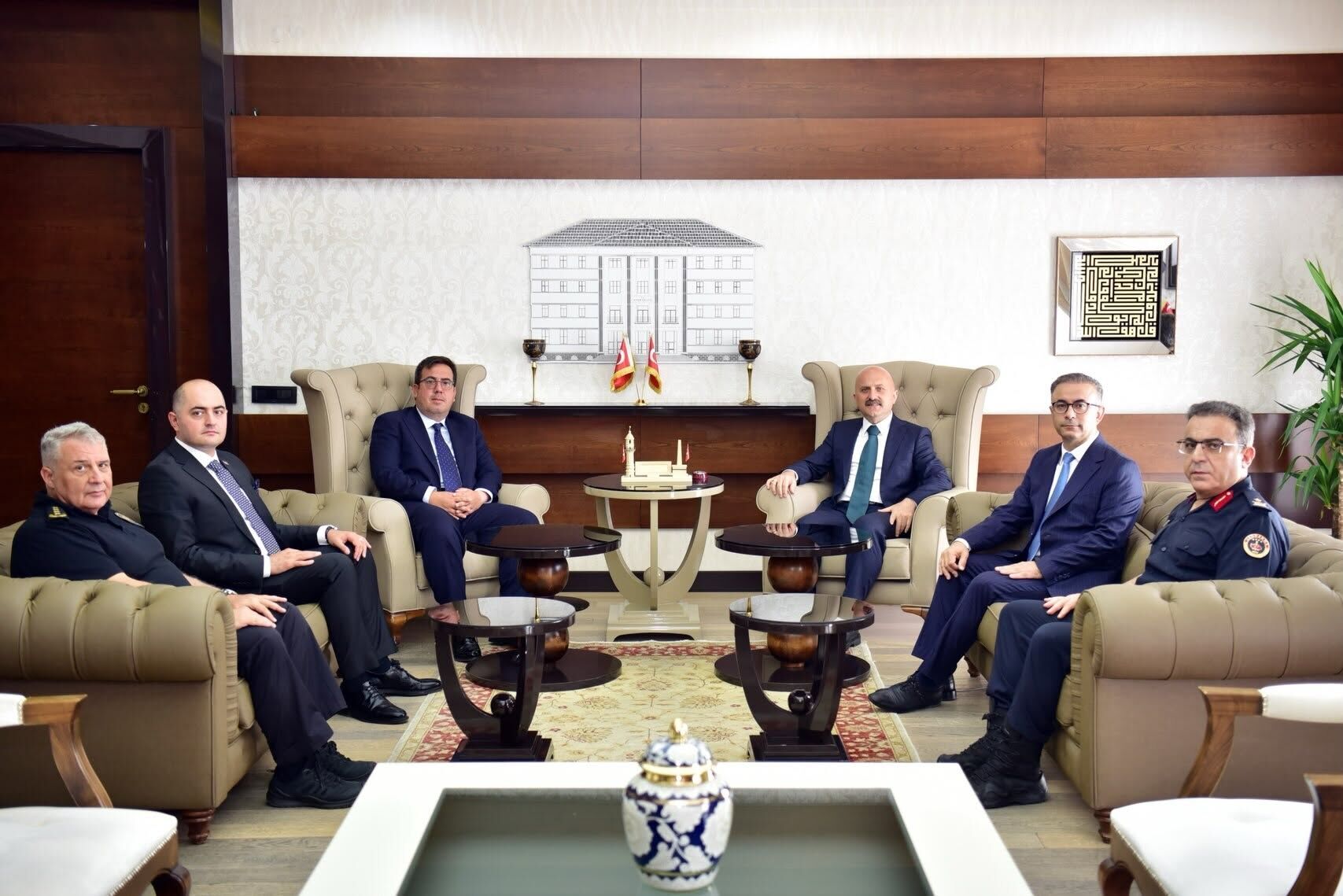Bakan Yardimcisi Aydinda 684263 6983E8
