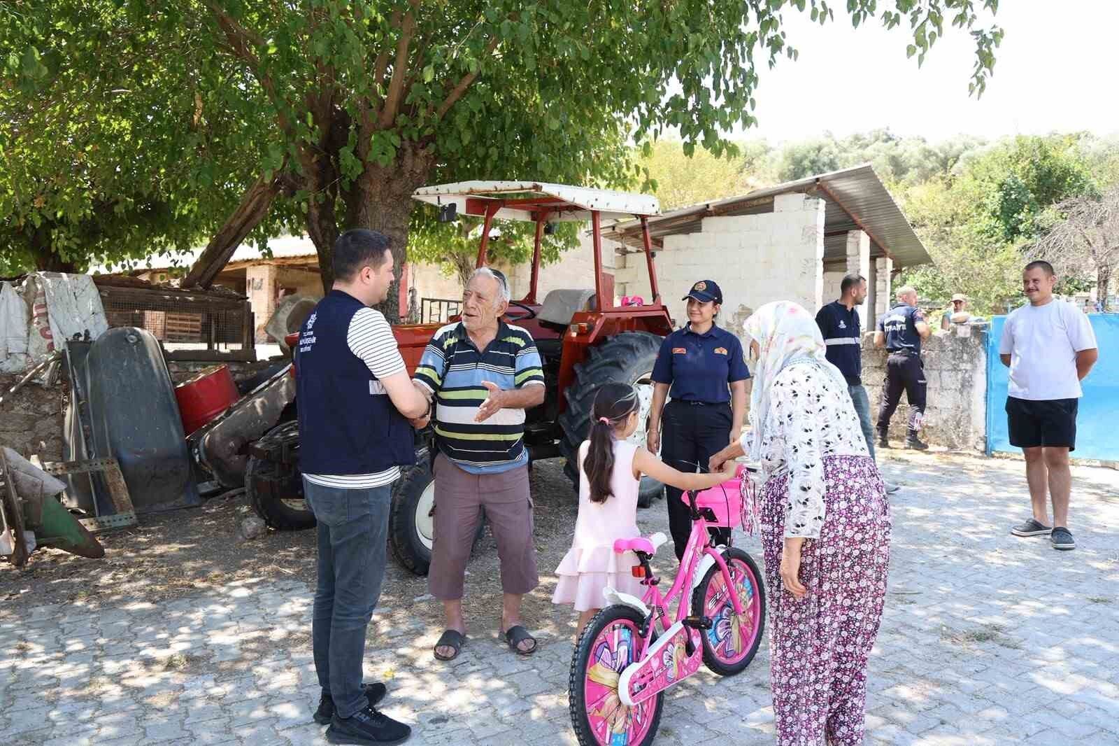 Baskan Cercioglu Yanginda Bisikleti Yanan Hazal In Yuzunu Guldurdu 1786617004063 271339