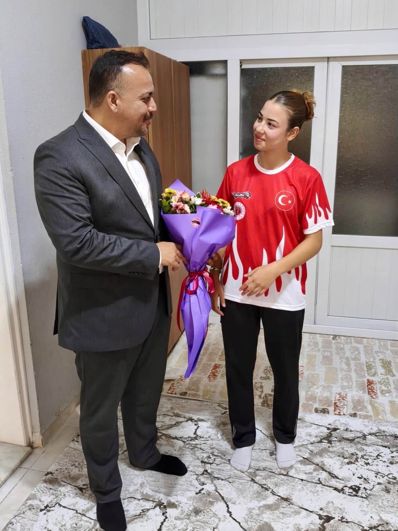 Baskan Gumusten Dunya Ikincisine Tebrik Ziyareti 684743 74802F