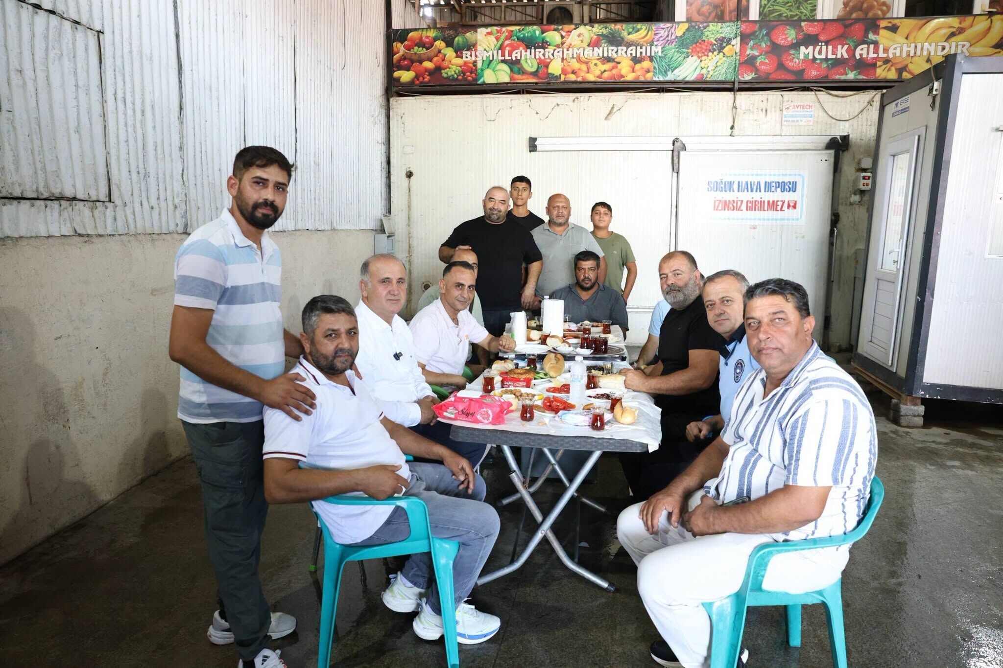 Baskan Kayadan Acarlar Halinde Cikarma Esnaf Ve Vatandaslarl 688160 C06982