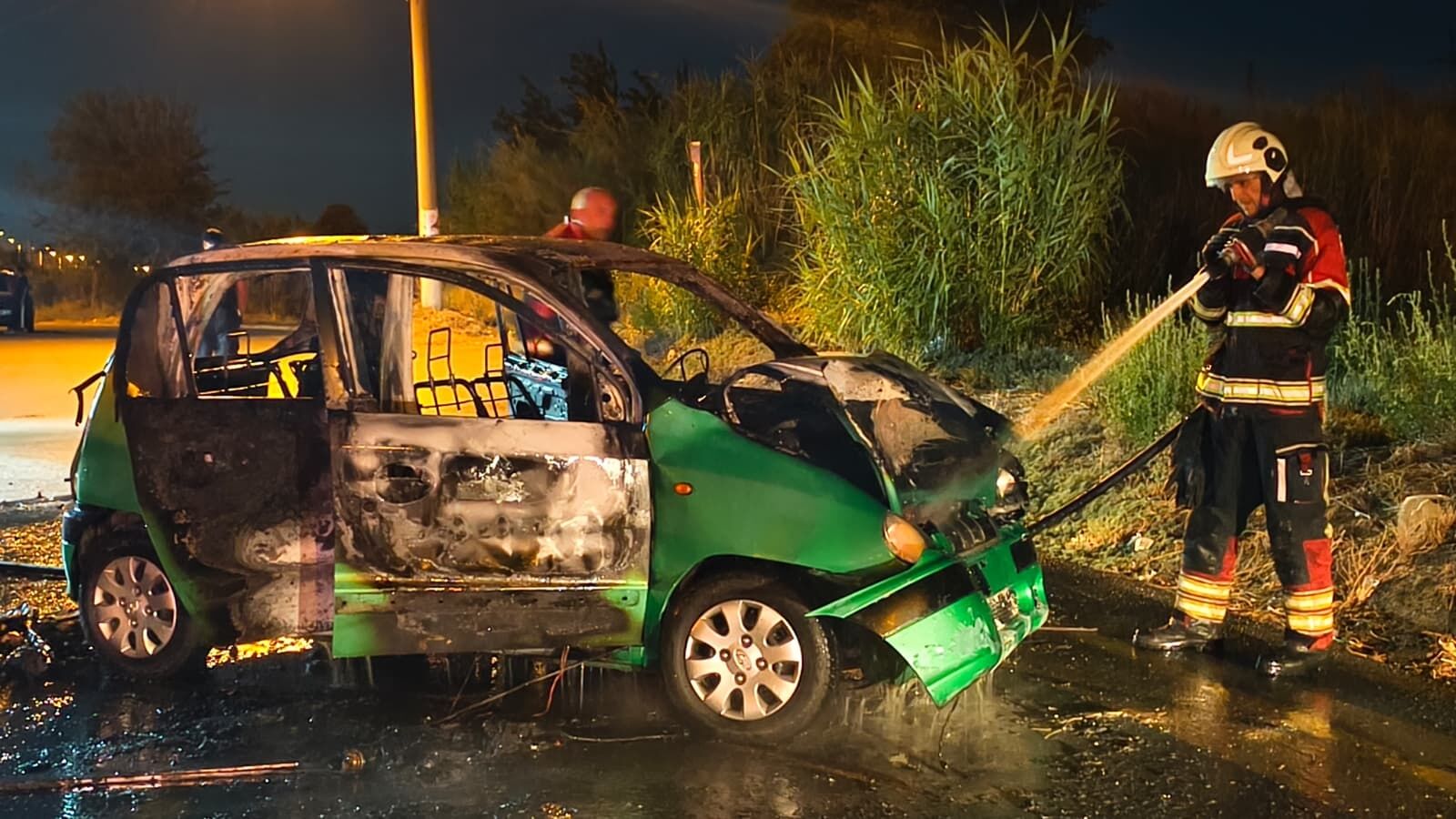 Bir Anda Alev Topuna Dondu Nazillide Duvara Carpan Otomobil 688549 F3C263