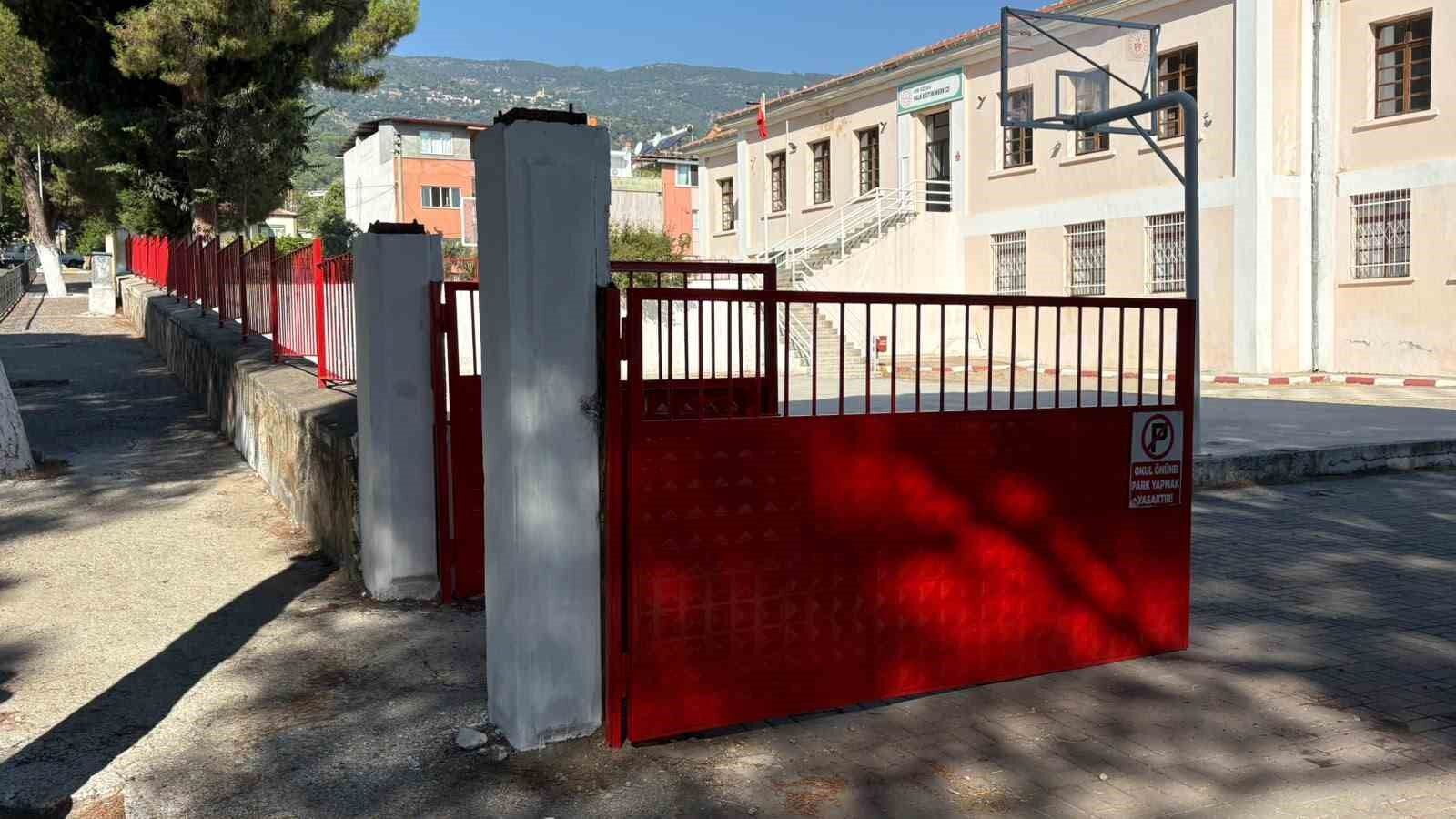 Bozdogan Belediyesi Okullarda Calismalarini Surduruyor 1787753406510 657802
