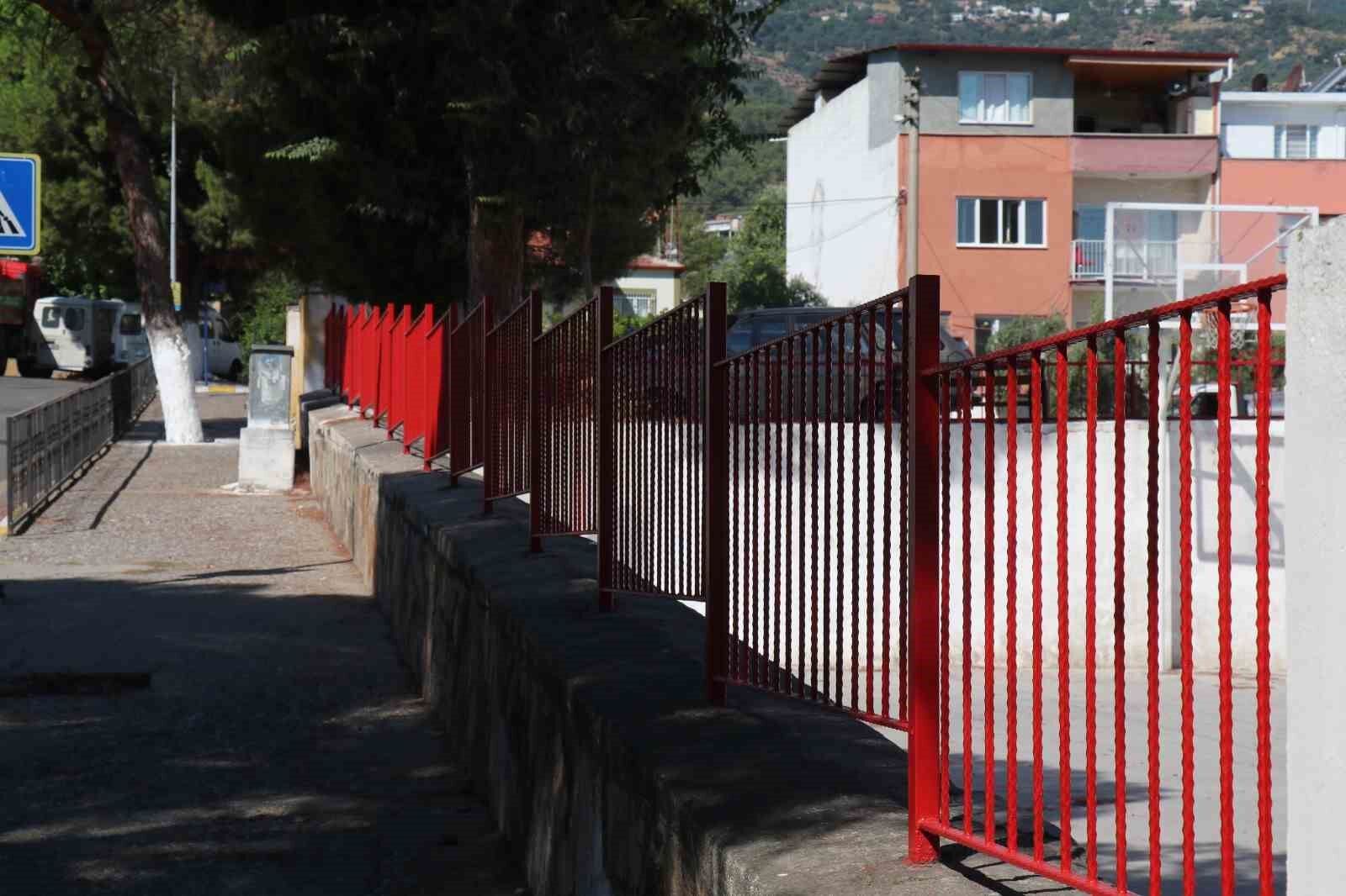 Bozdogan Belediyesi Okullarda Calismalarini Surduruyor 1787753406978 107781