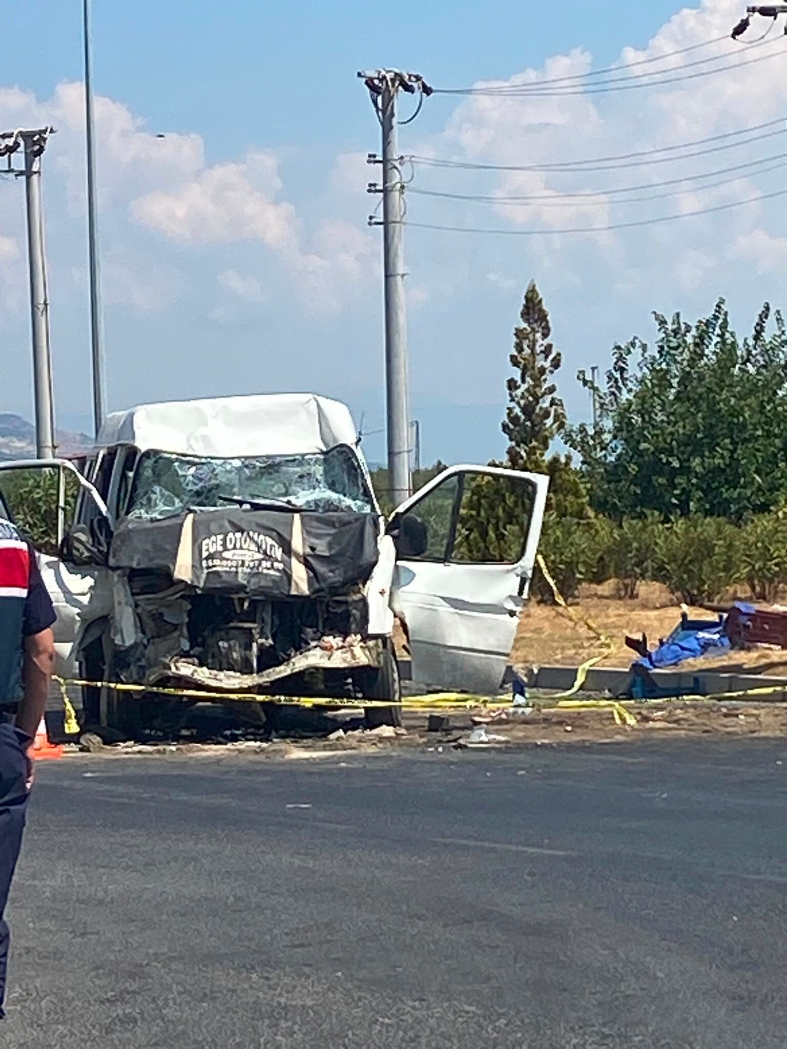 Buharkentte Korkutan Kaza Transit Minibuse Arkadan Carpti 686303 A18Aa0