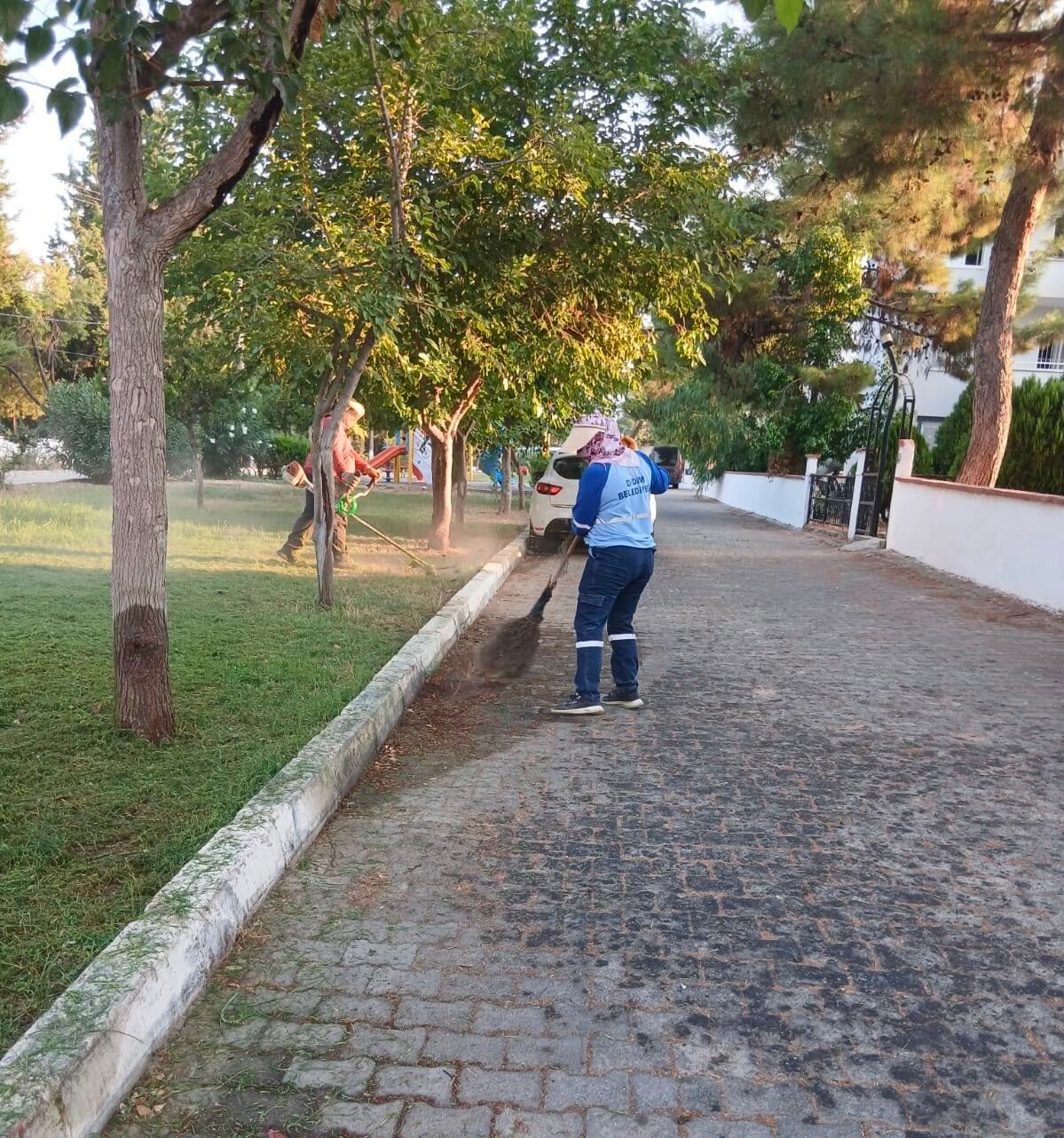 Didim Belediyesinden Kent Genelinde Ot Bicme Calismasi 685753 2Db758