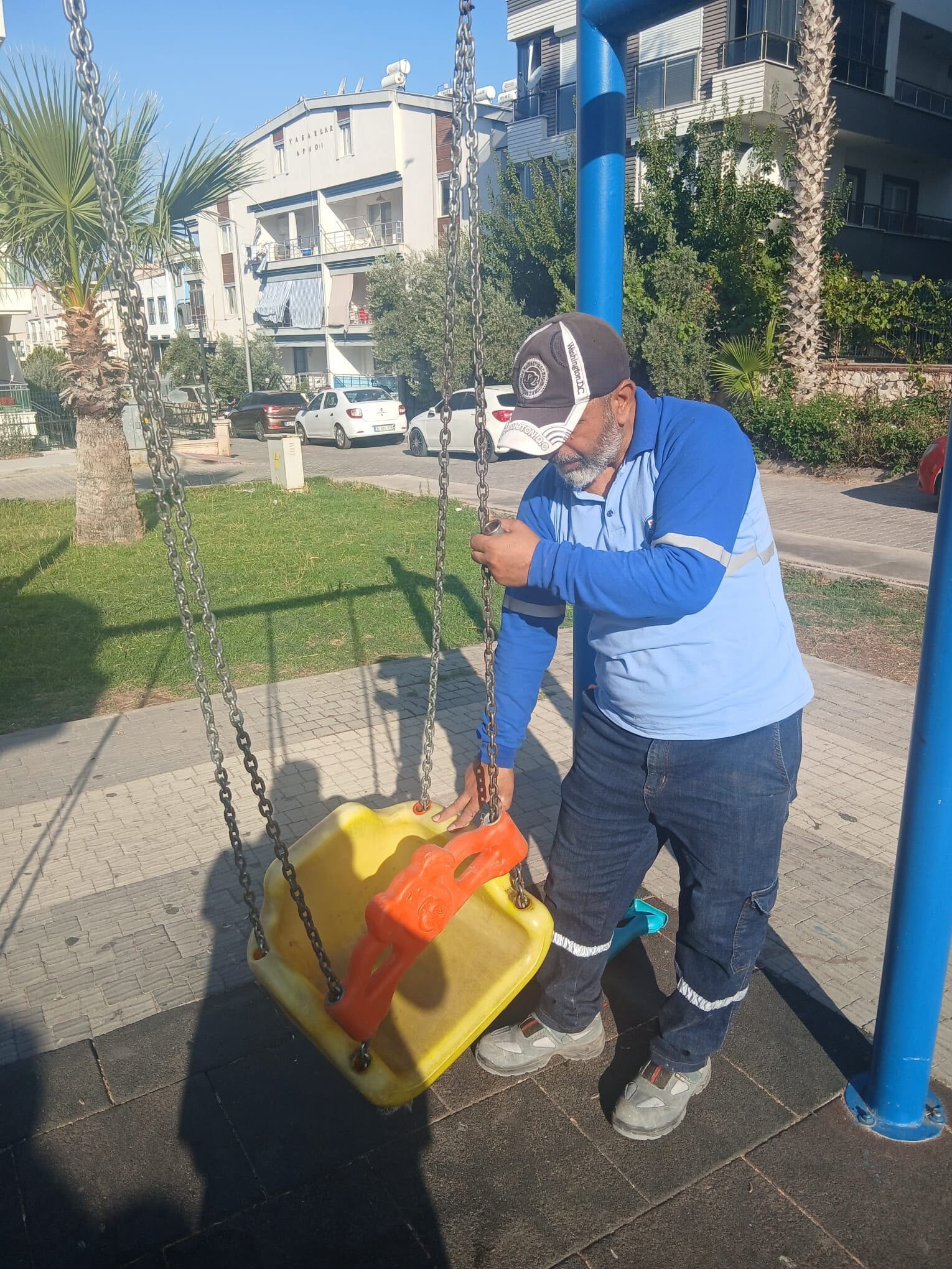 Didim Belediyesinden Parklara Bakim Calismasi 683578 050740
